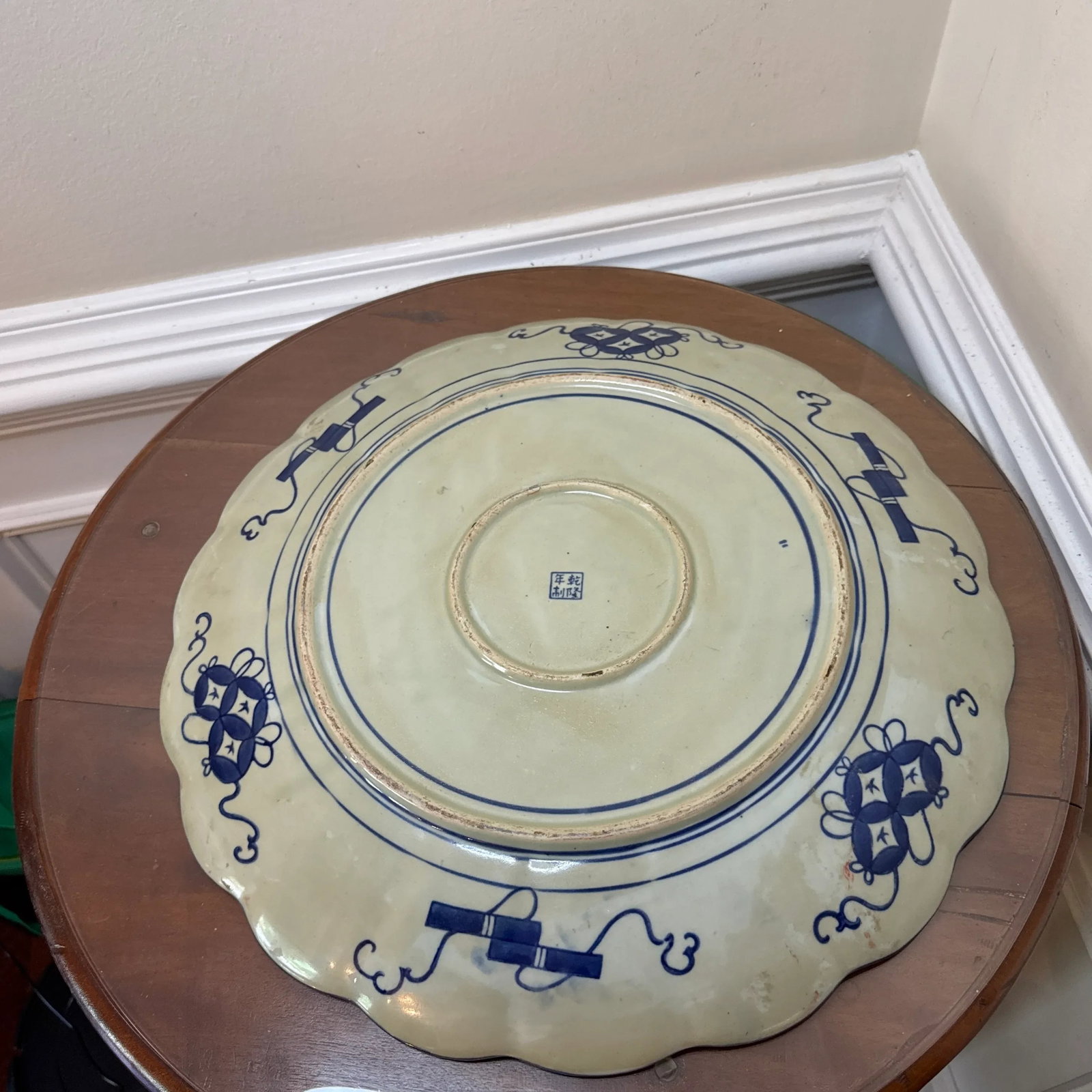 Vintage Oversized Imari Plate With Scalloped Edges and Floral Pattern - 7