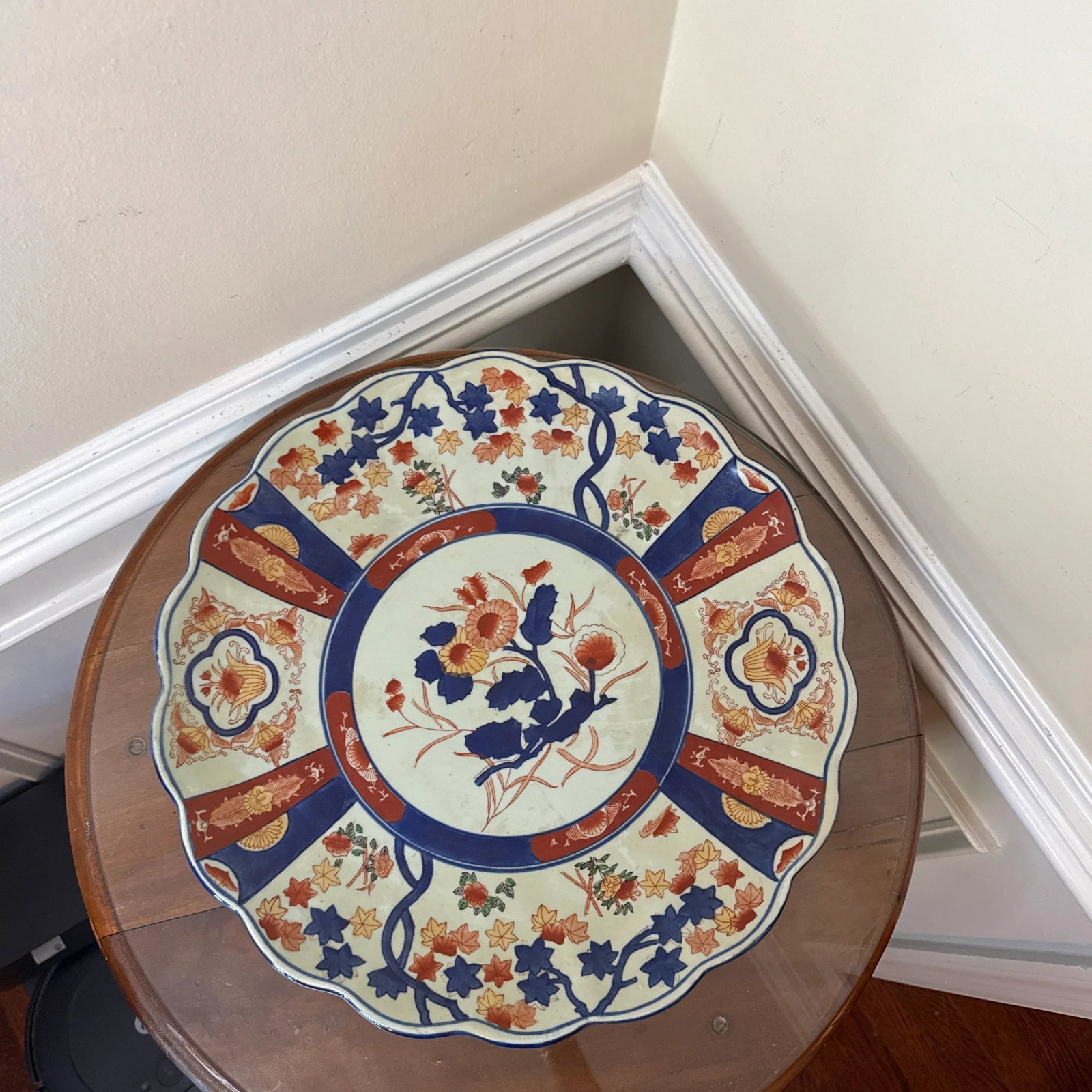 Vintage Oversized Imari Plate With Scalloped Edges and Floral Pattern - 8