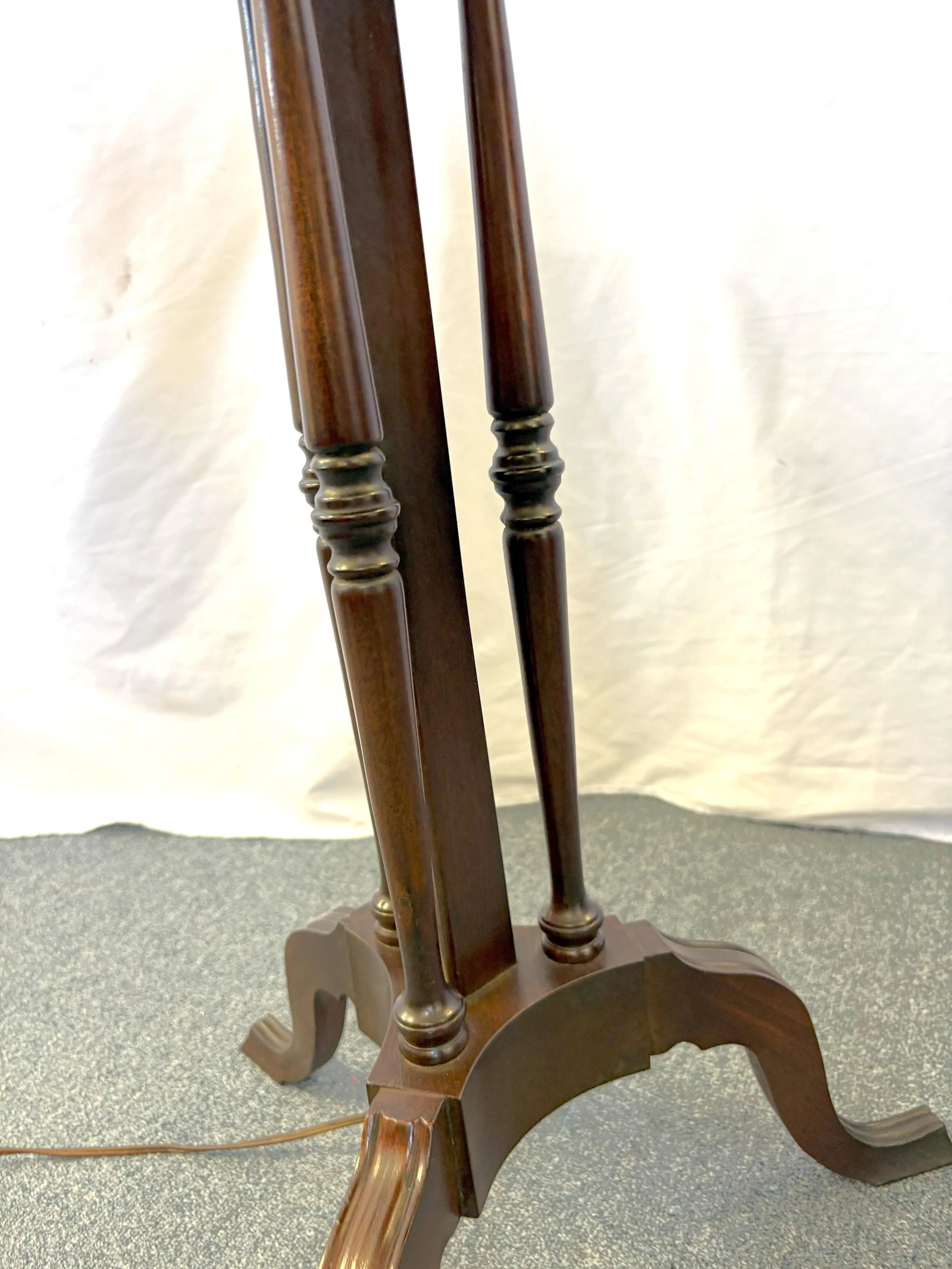 Vintage Wood Lamp Table With Matching Wood Finial - 8
