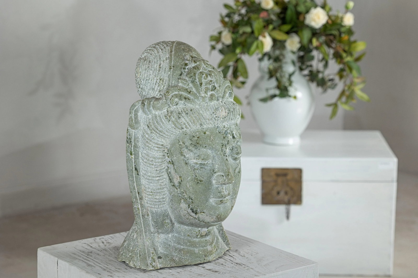 Hand-Carved Vintage Chinese Stone QuÃ¡n YÄ«n Head Sculpture with Natural Patina - 4