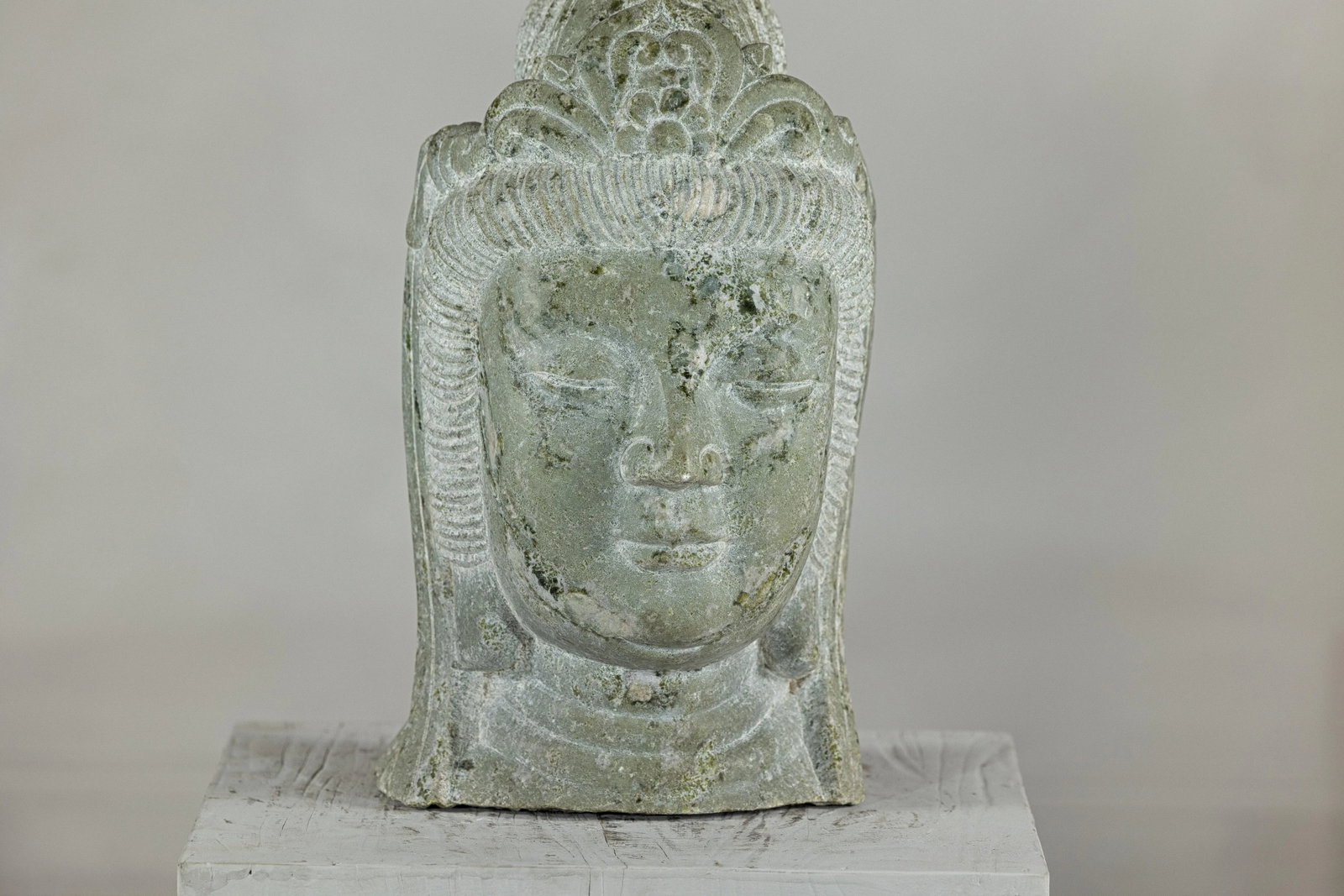 Hand-Carved Vintage Chinese Stone QuÃ¡n YÄ«n Head Sculpture with Natural Patina - 8