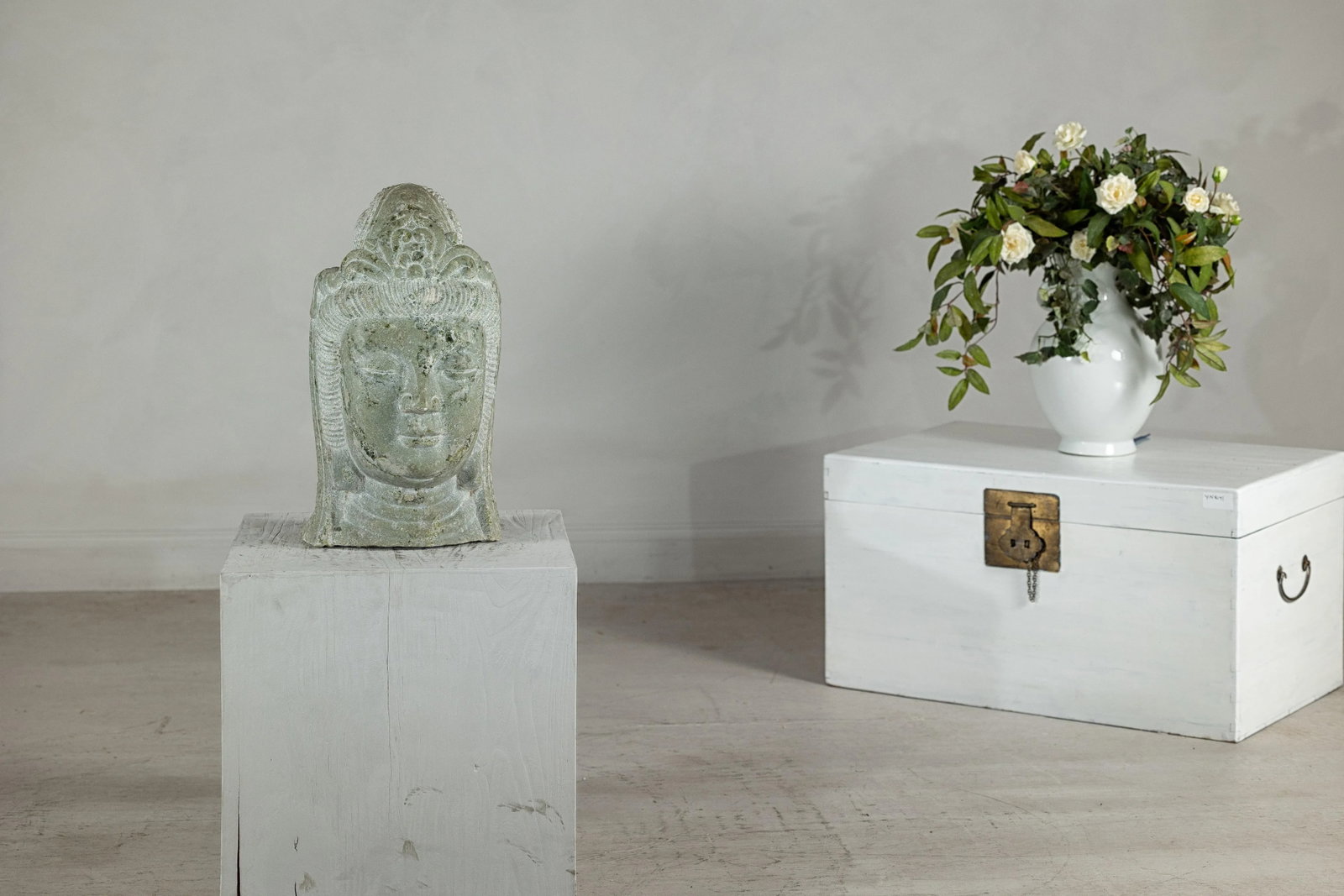 Hand-Carved Vintage Chinese Stone QuÃ¡n YÄ«n Head Sculpture with Natural Patina - 9