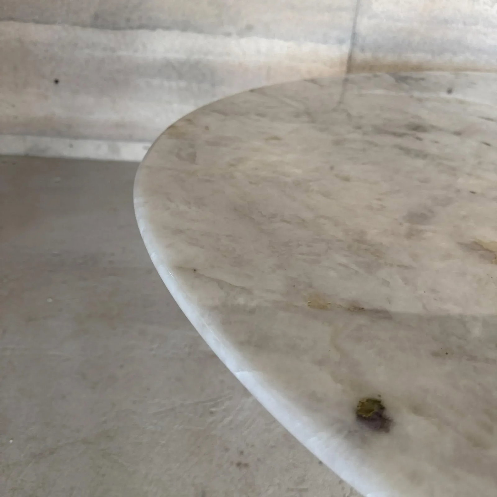 Mid-Century Modern Eero SaarinenKnoll Oval Tulip Pedestal Table Cristallo Quartz - 2
