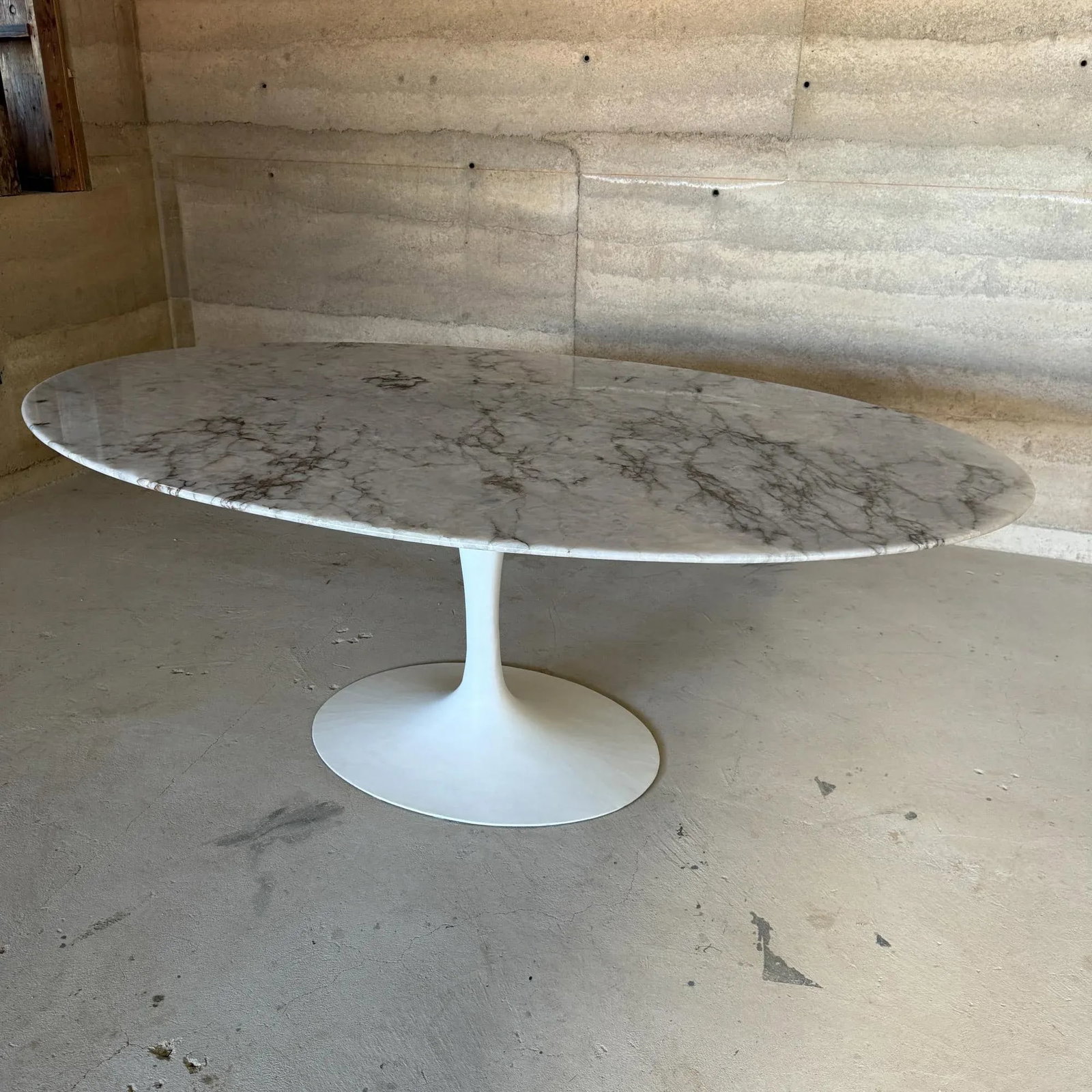 Mid-Century Modern Eero SaarinenKnoll Oval Tulip Pedestal Table Cristallo Quartz - 3