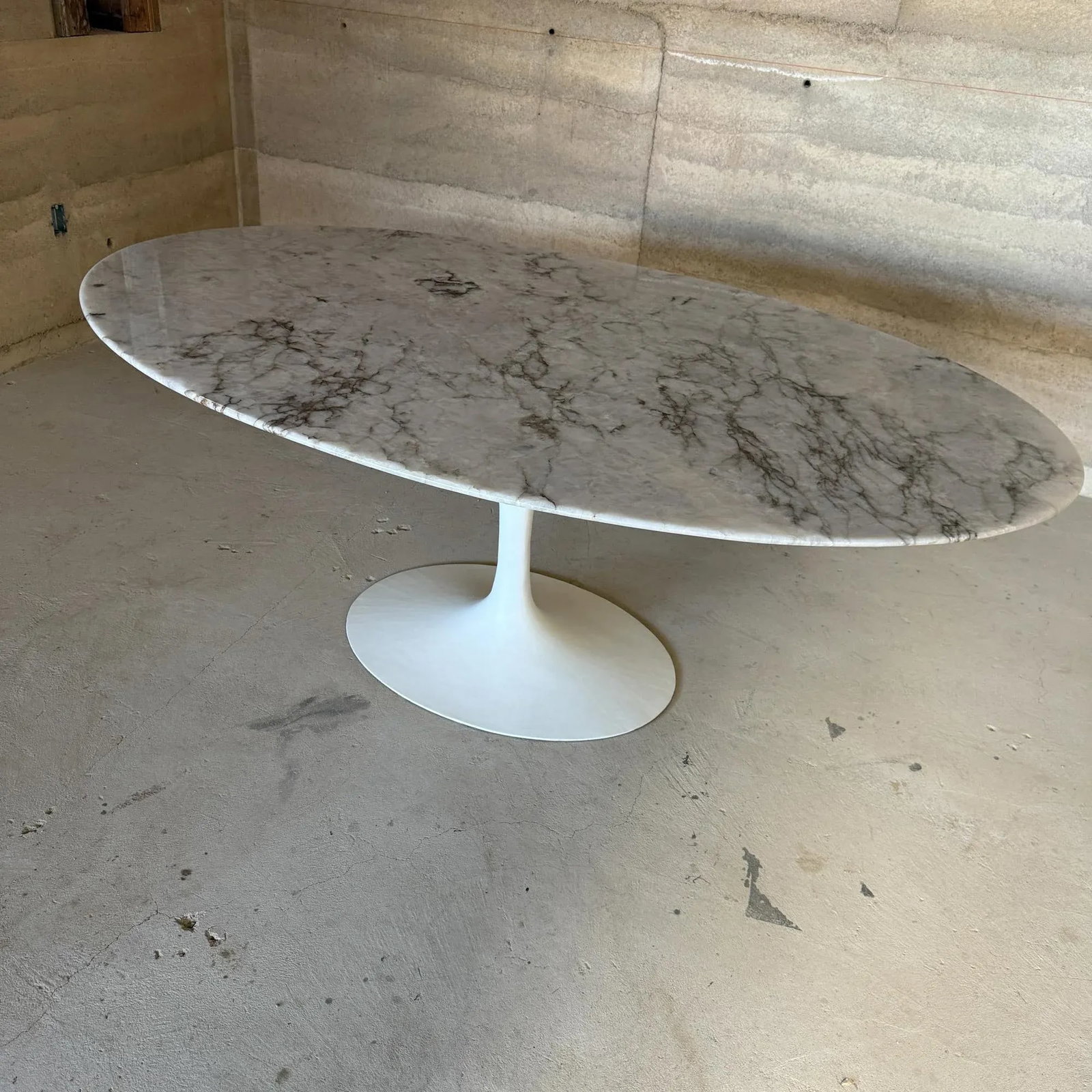 Mid-Century Modern Eero SaarinenKnoll Oval Tulip Pedestal Table Cristallo Quartz - 4