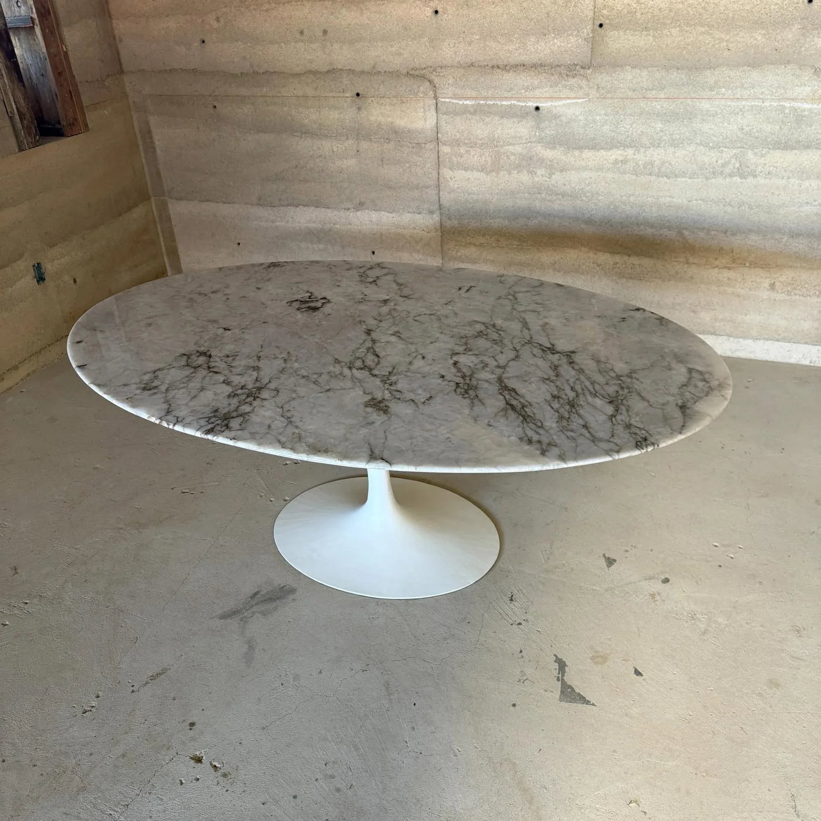 Mid-Century Modern Eero SaarinenKnoll Oval Tulip Pedestal Table Cristallo Quartz - 5