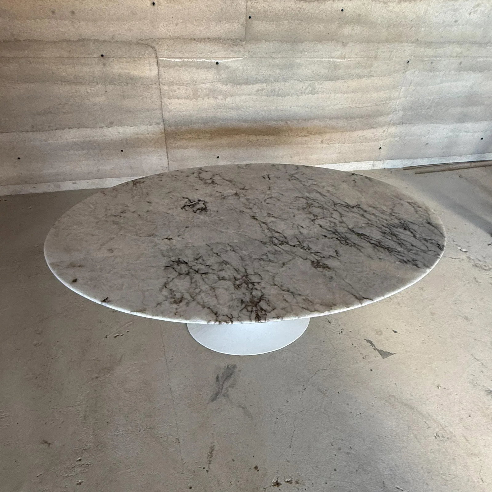 Mid-Century Modern Eero SaarinenKnoll Oval Tulip Pedestal Table Cristallo Quartz - 7