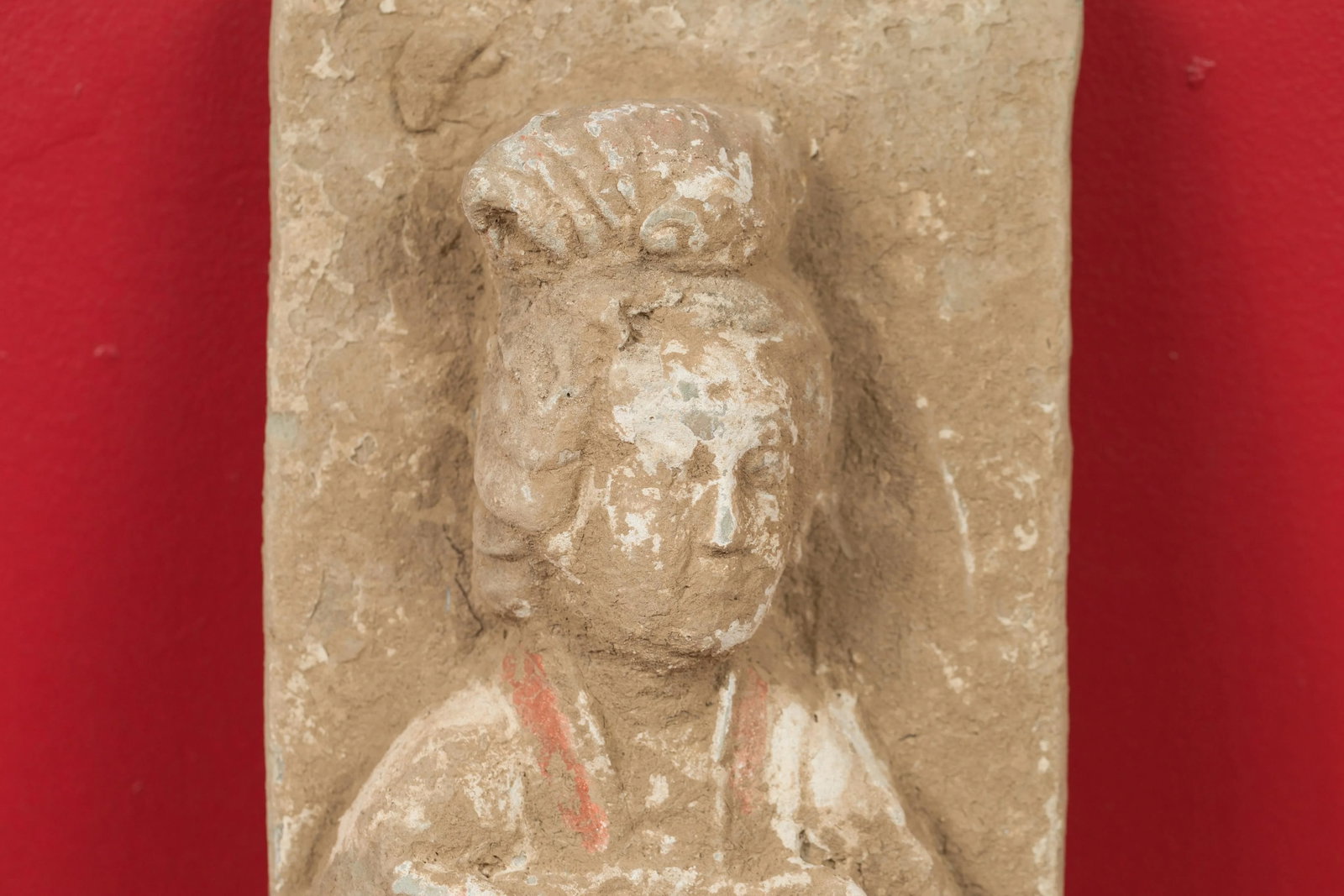 Chinese Han Dynasty Period Wall Plaque Depicting a Woman Carrying a Dish - 4