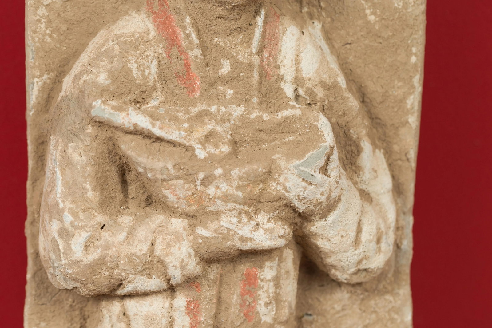 Chinese Han Dynasty Period Wall Plaque Depicting a Woman Carrying a Dish - 5