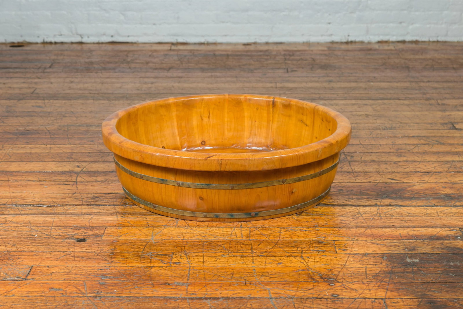 Mid 19th Century Chinese Qing Dynasty Period Elm Round Rice Tray with Brass Braces - 10