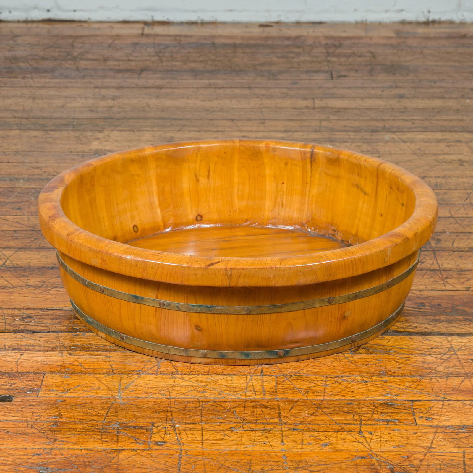 Mid 19th Century Chinese Qing Dynasty Period Elm Round Rice Tray with Brass Braces - 9