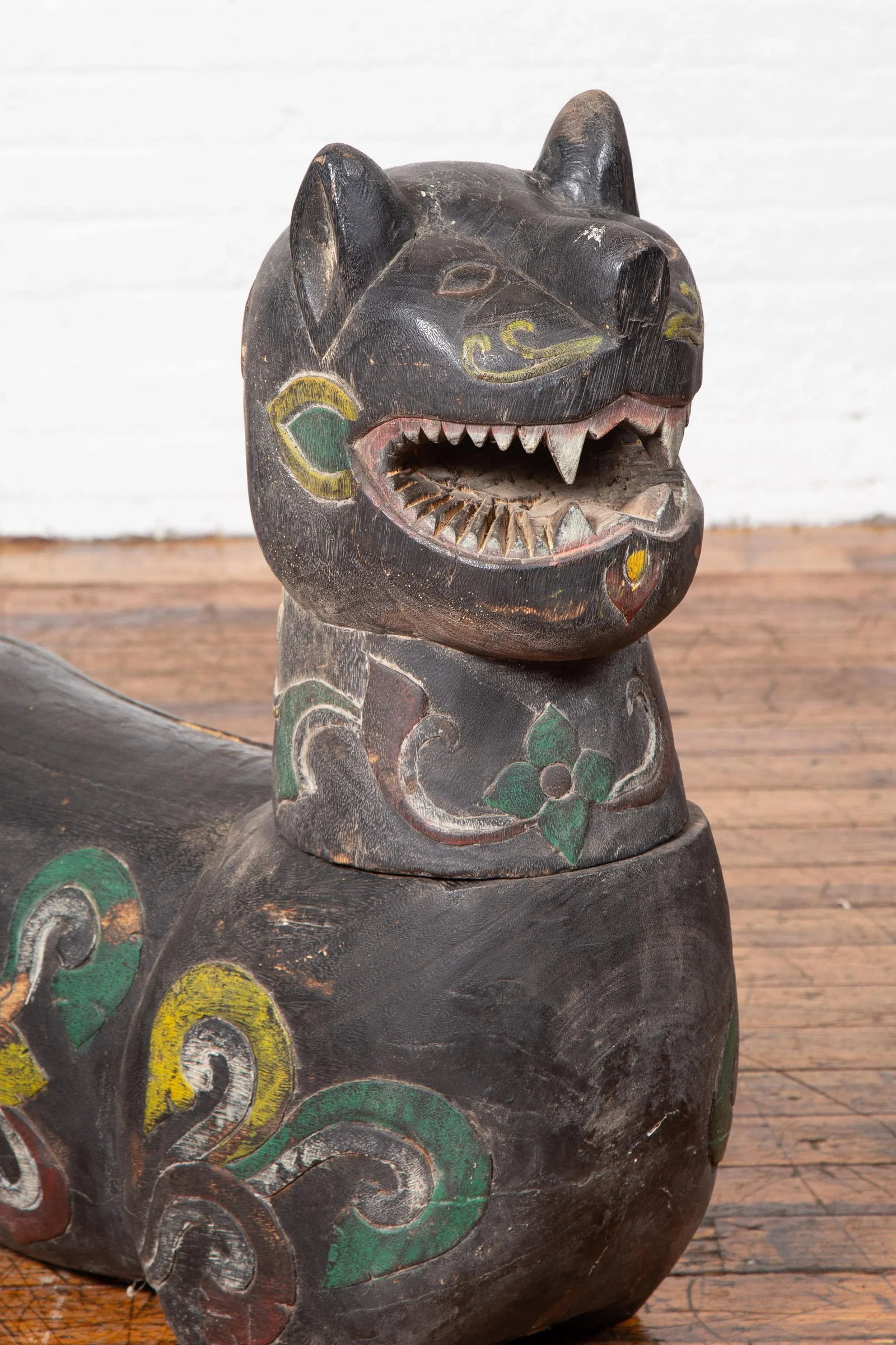 Mid 19th Century Northern Thai Chiang Mai Carved and Polychrome Mythical Guardian Animal - 2