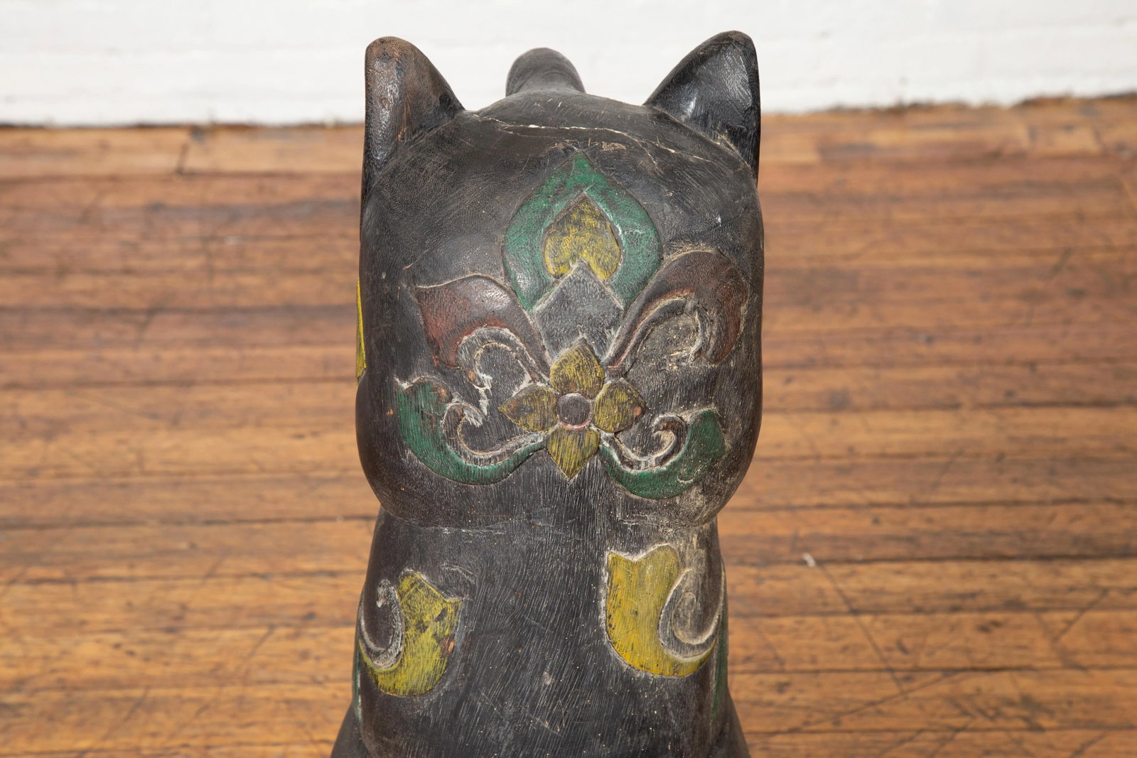 Mid 19th Century Northern Thai Chiang Mai Carved and Polychrome Mythical Guardian Animal - 3