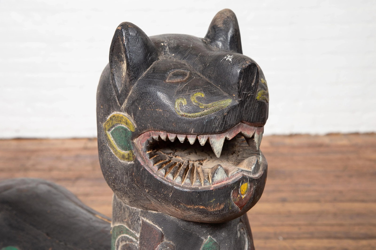 Mid 19th Century Northern Thai Chiang Mai Carved and Polychrome Mythical Guardian Animal - 4