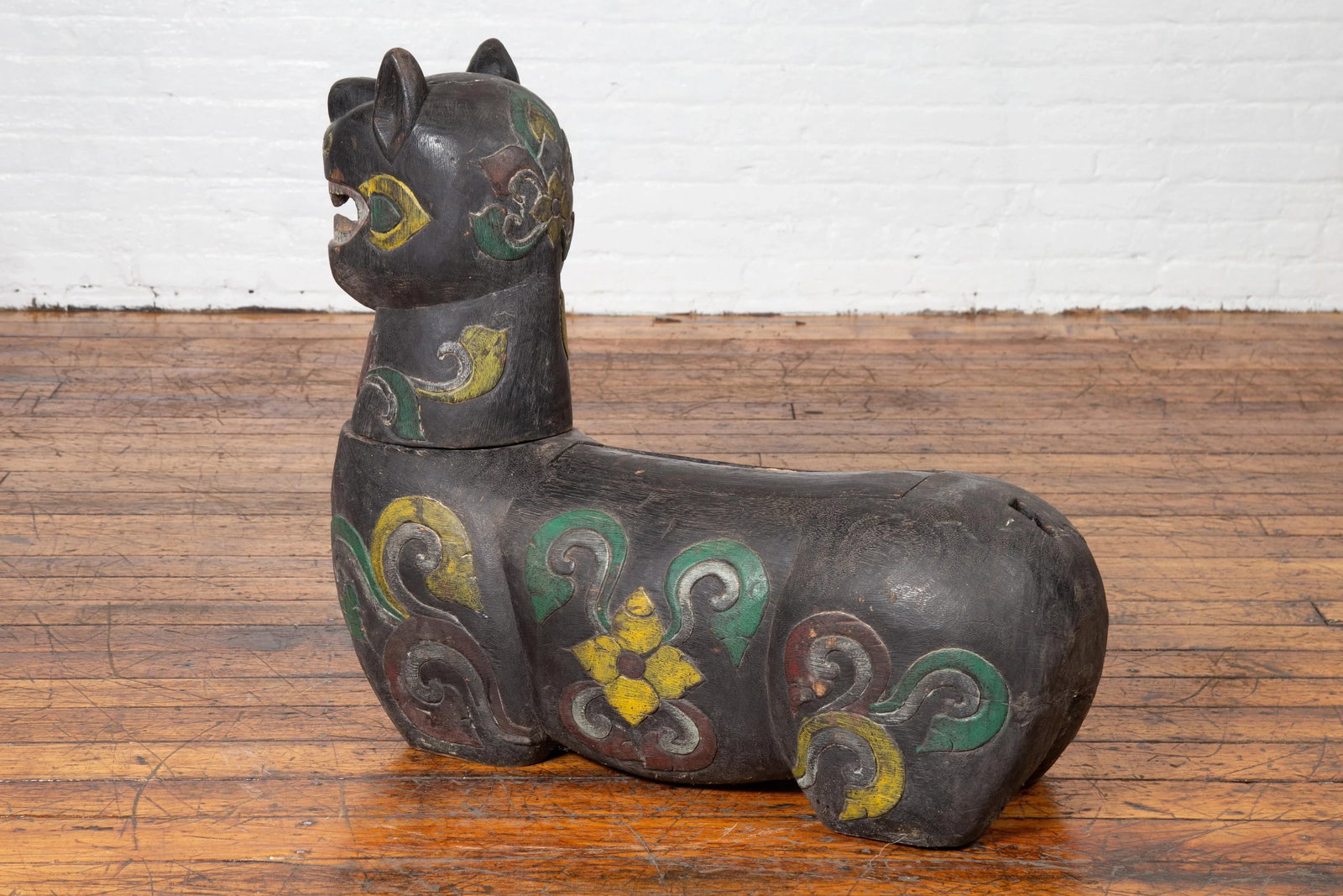 Mid 19th Century Northern Thai Chiang Mai Carved and Polychrome Mythical Guardian Animal - 9