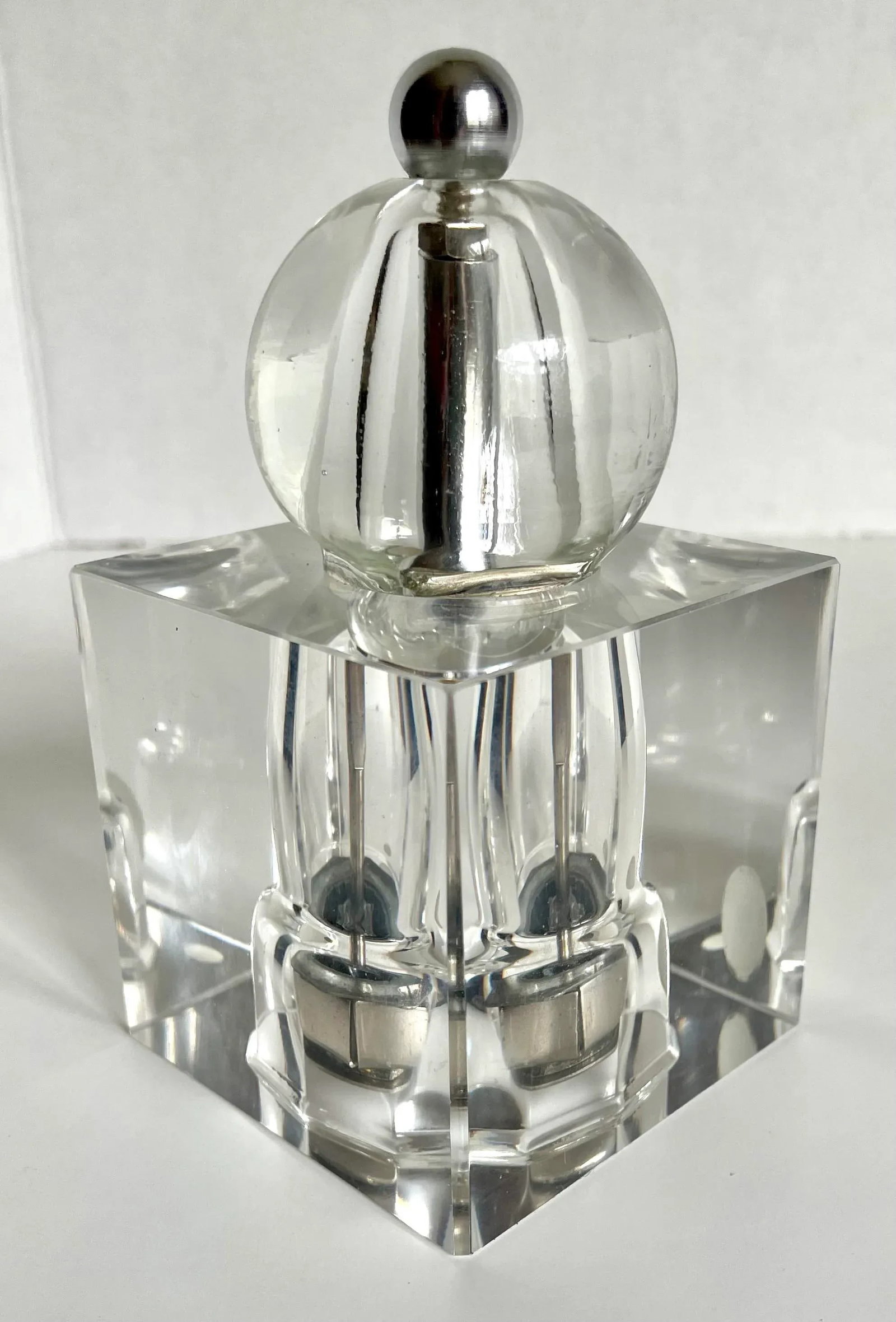 1950's Dorothy C. Thorpe Crystal Lucite Salt/Pepper Grinder - 5