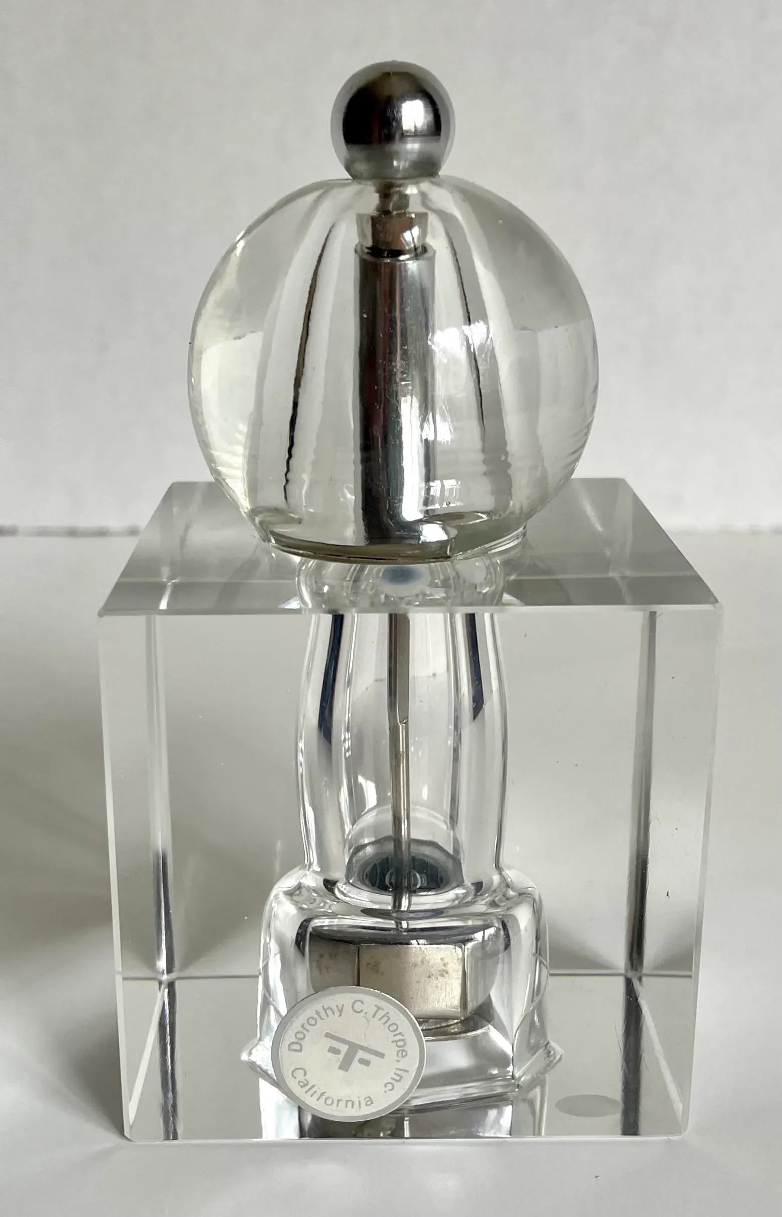 1950's Dorothy C. Thorpe Crystal Lucite Salt/Pepper Grinder - 9