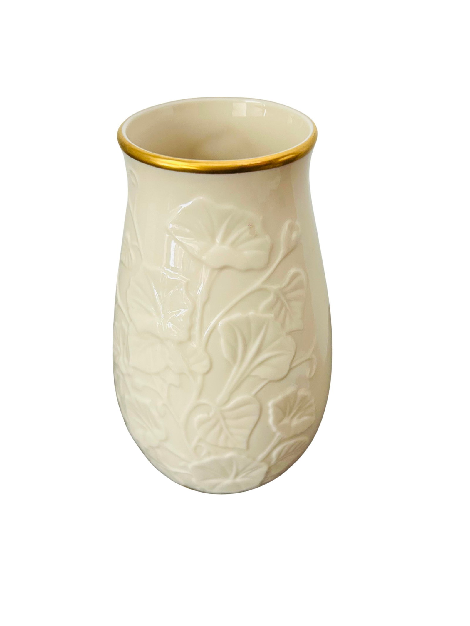 Late 20th Century Lenox Morning Glory Collection Ivory Porcelain Vase With 24k Gold Trim – - 5