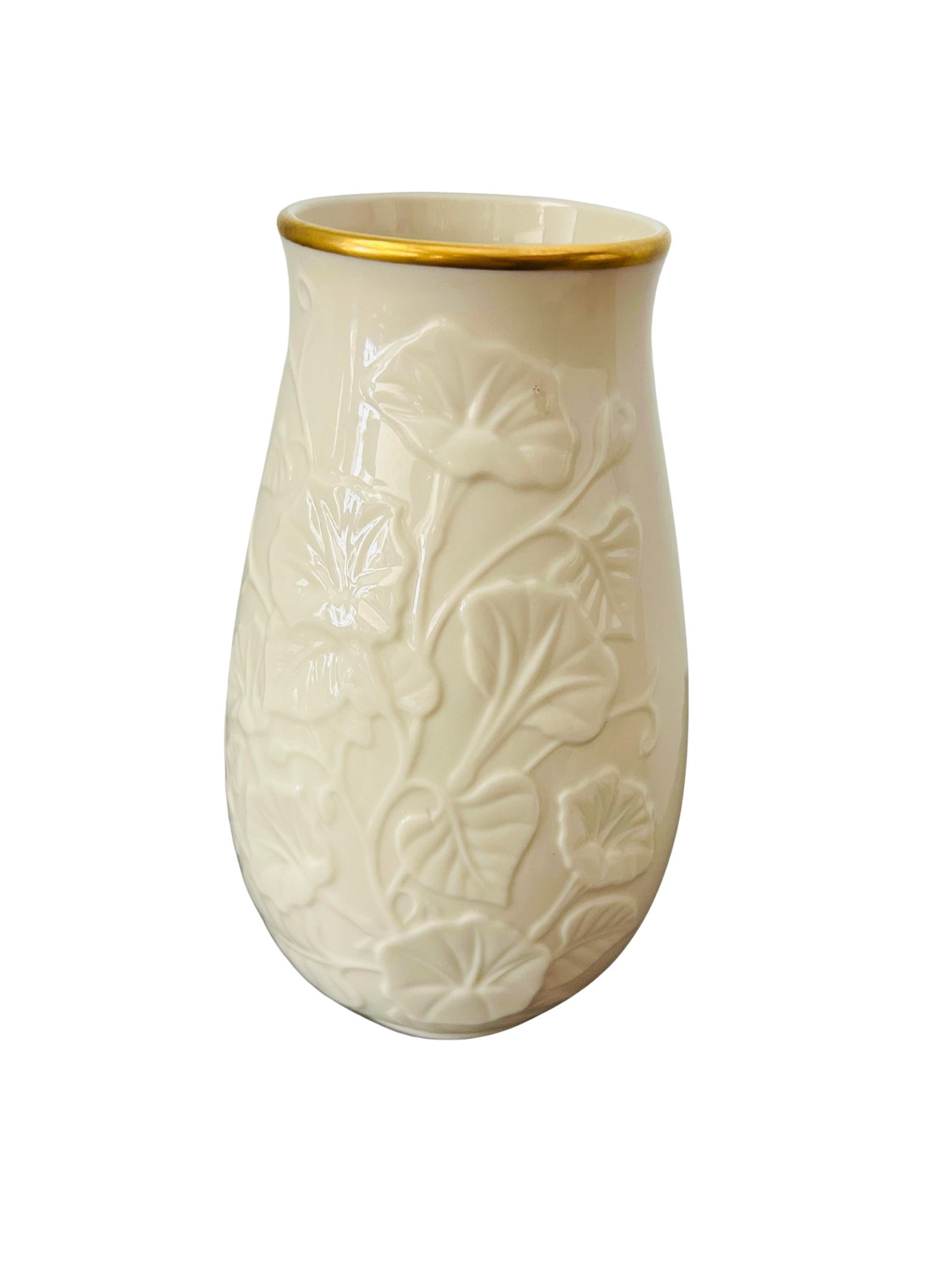 Late 20th Century Lenox Morning Glory Collection Ivory Porcelain Vase With 24k Gold Trim – - 7