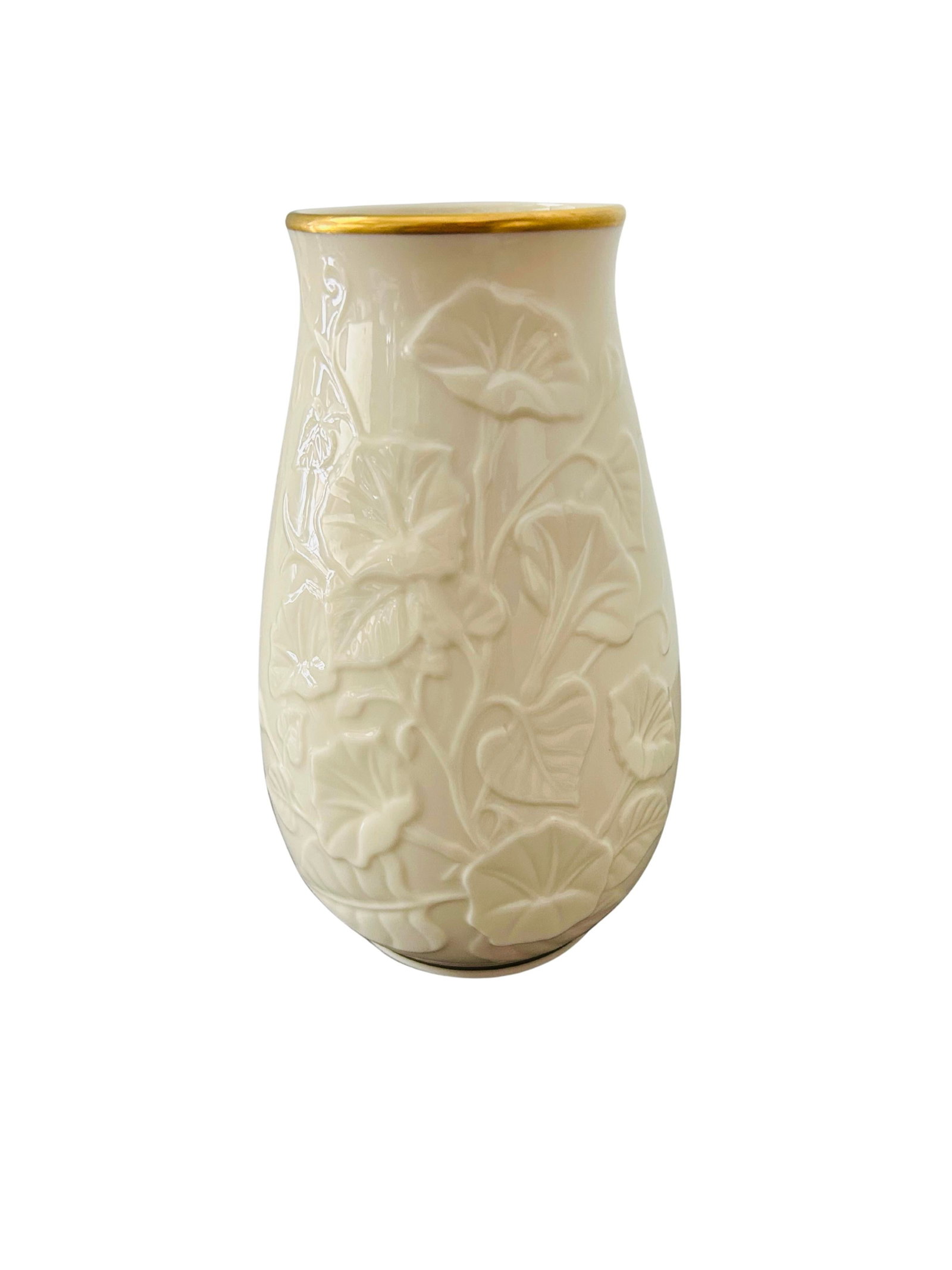 Late 20th Century Lenox Morning Glory Collection Ivory Porcelain Vase With 24k Gold Trim – - 8