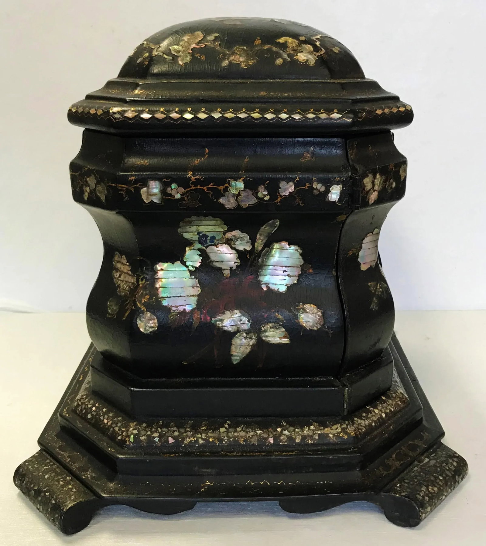 19th Century Papier Mâché Lacquered Jewelry Box Hand Painted with Inlaid With - 4