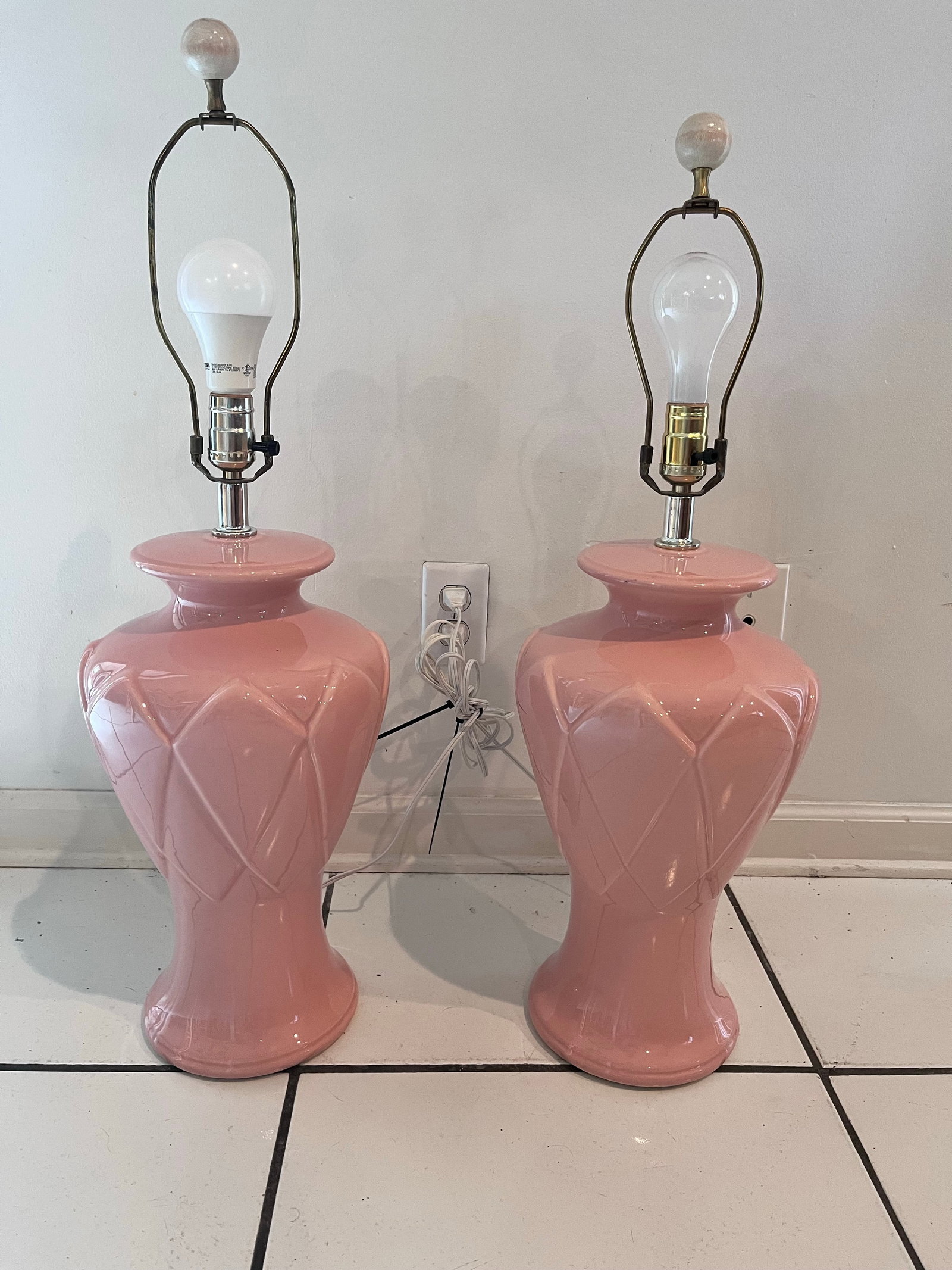 Pair of Vintage Blush Pink Ceramic Diamond Pattern Table Lamps With Three Settings/No Shades - 7