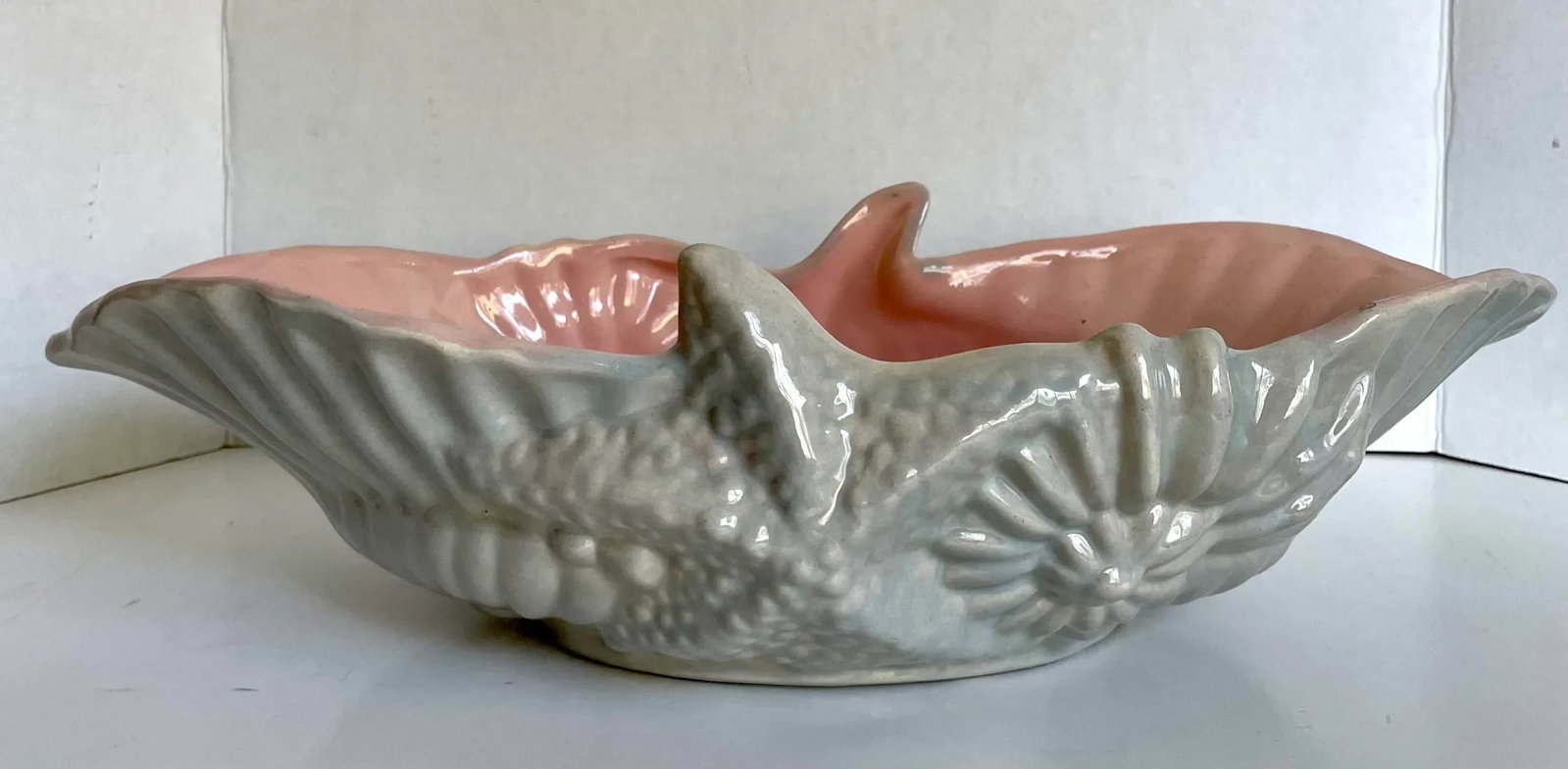 Mid 20th Century Gonder Pottery 500 Gray and Pink Sealife Shell Bowl - 10