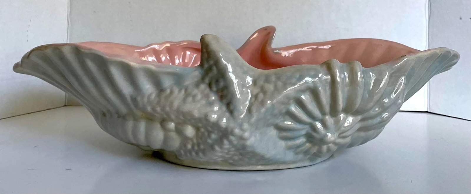 Mid 20th Century Gonder Pottery 500 Gray and Pink Sealife Shell Bowl - 2