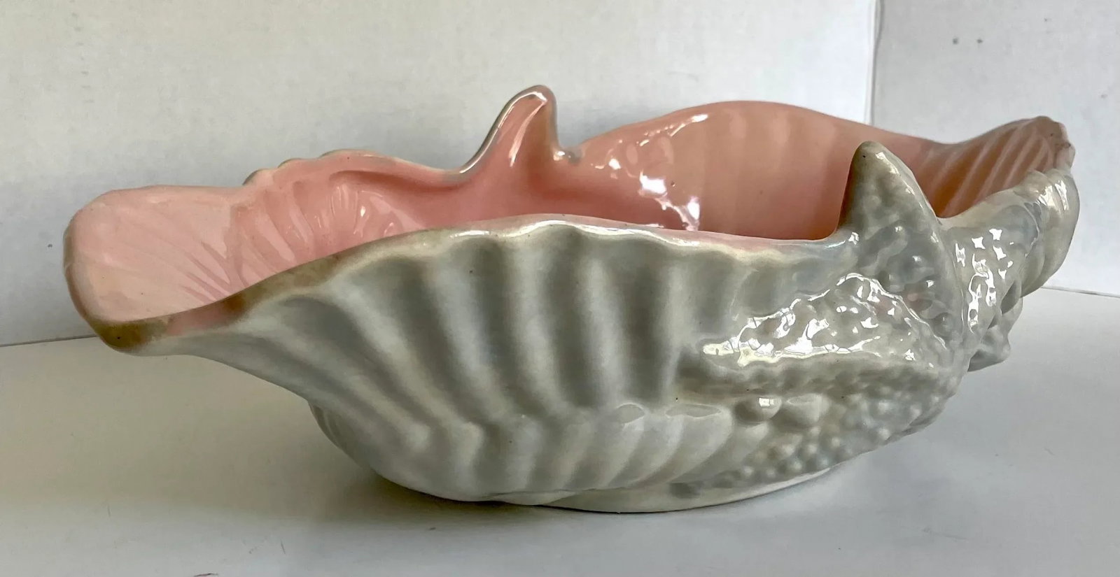 Mid 20th Century Gonder Pottery 500 Gray and Pink Sealife Shell Bowl - 5