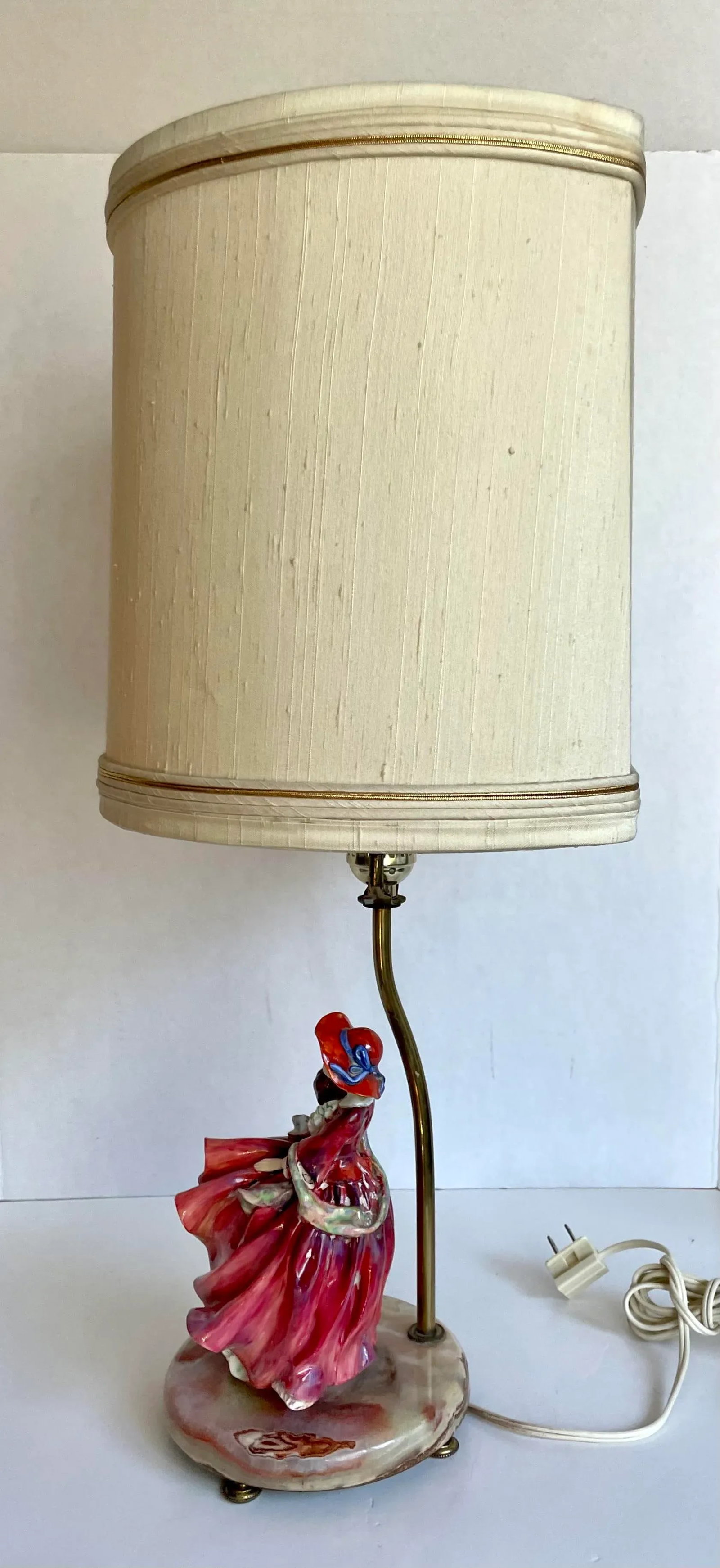 1930s Pair of English Royal Doulton Lady Figurines on Onyx Lamps - 10
