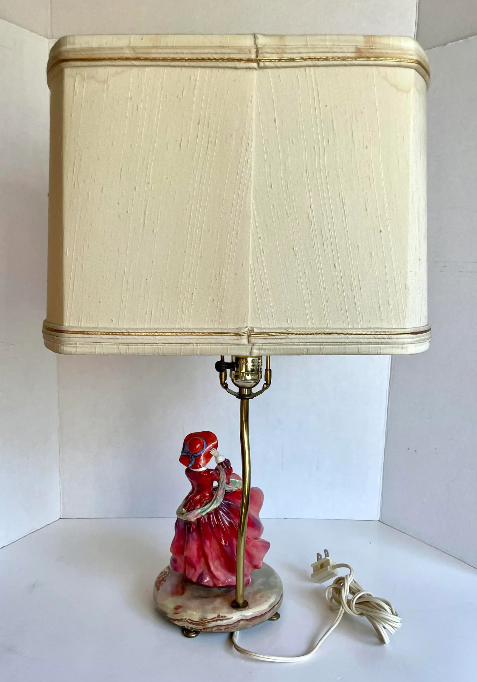 1930s Pair of English Royal Doulton Lady Figurines on Onyx Lamps - 11