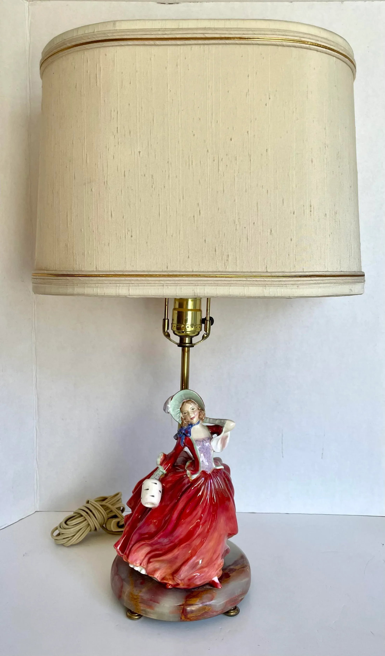 1930s Pair of English Royal Doulton Lady Figurines on Onyx Lamps - 2