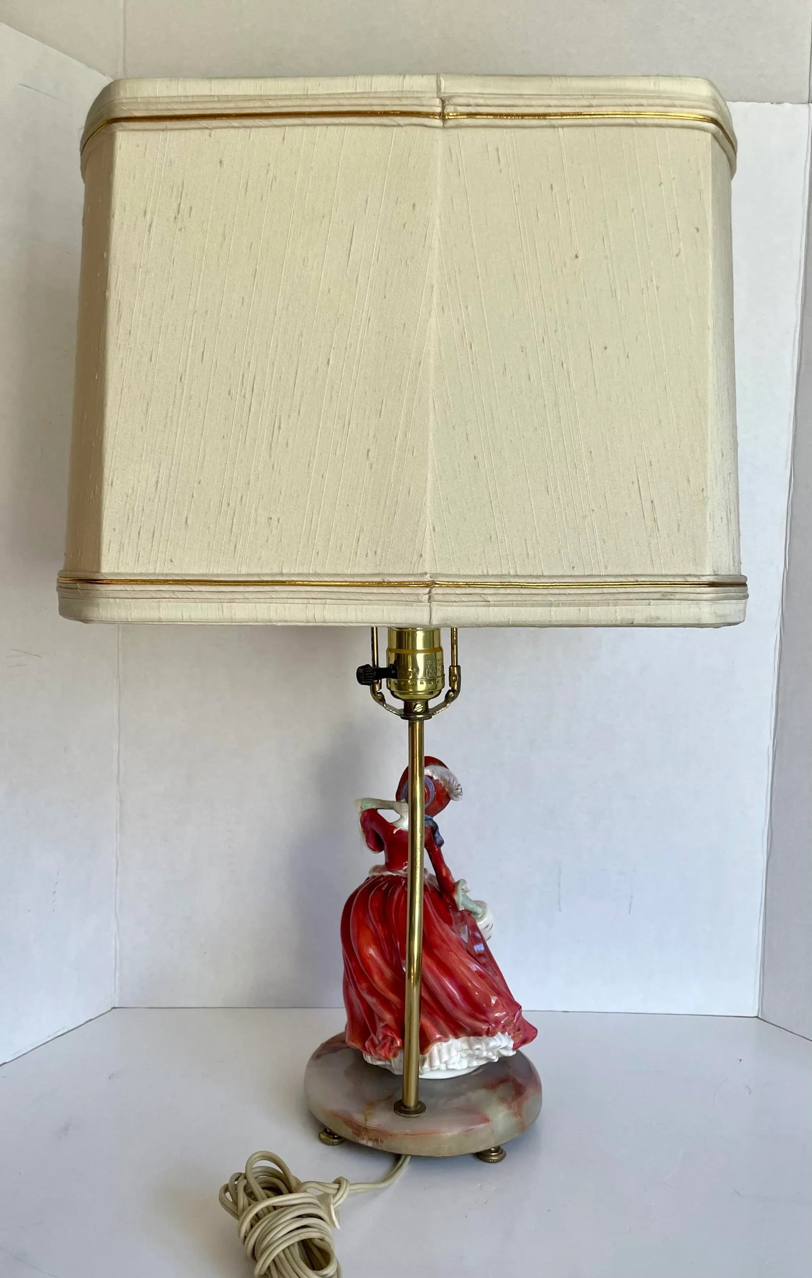 1930s Pair of English Royal Doulton Lady Figurines on Onyx Lamps - 6