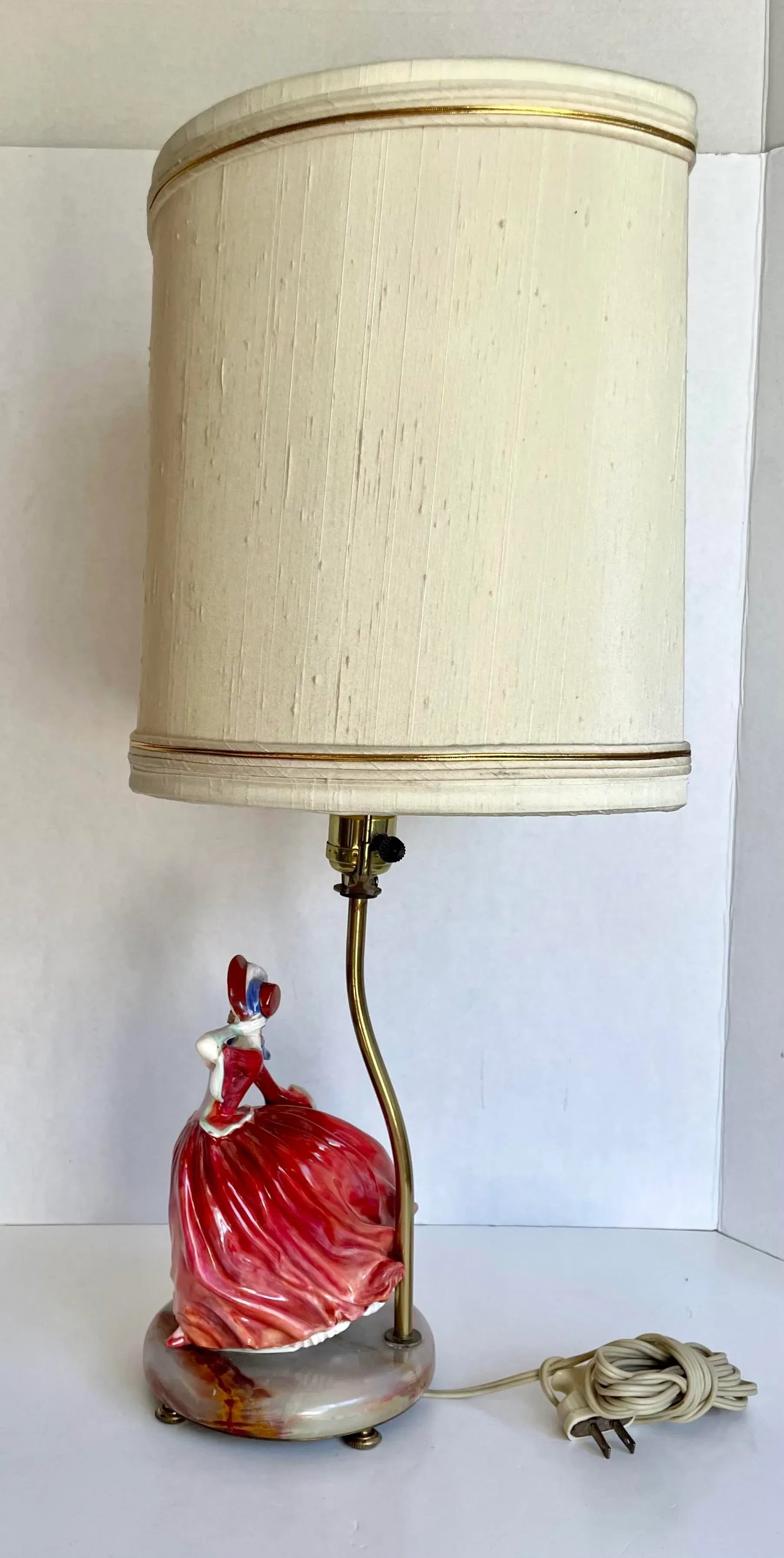 1930s Pair of English Royal Doulton Lady Figurines on Onyx Lamps - 7