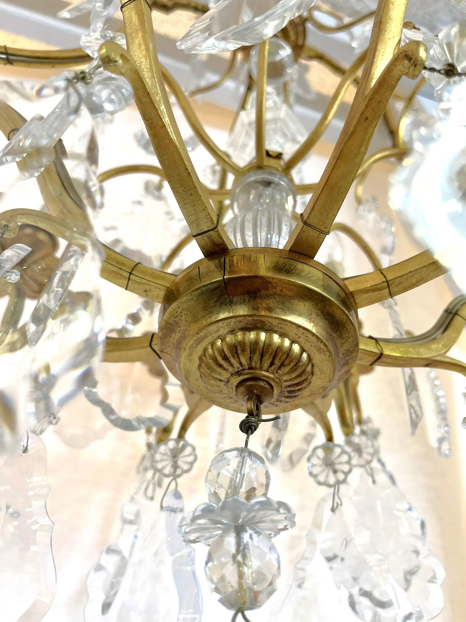 Early 1900's French Louis Xv Style Brass and Crystal Pendeloques 8-Light Chandelier - 11