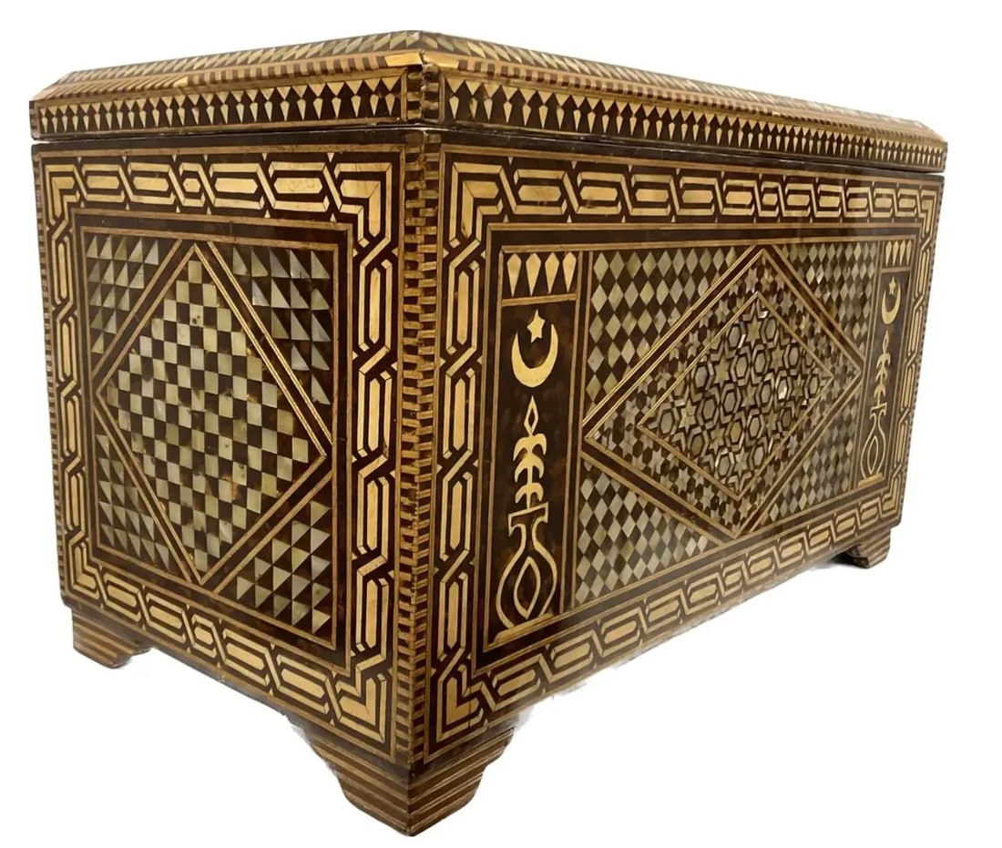 Large Middle Eastern Moorish Turkish Mother-Of-Pearl Inlaid Chest - 8