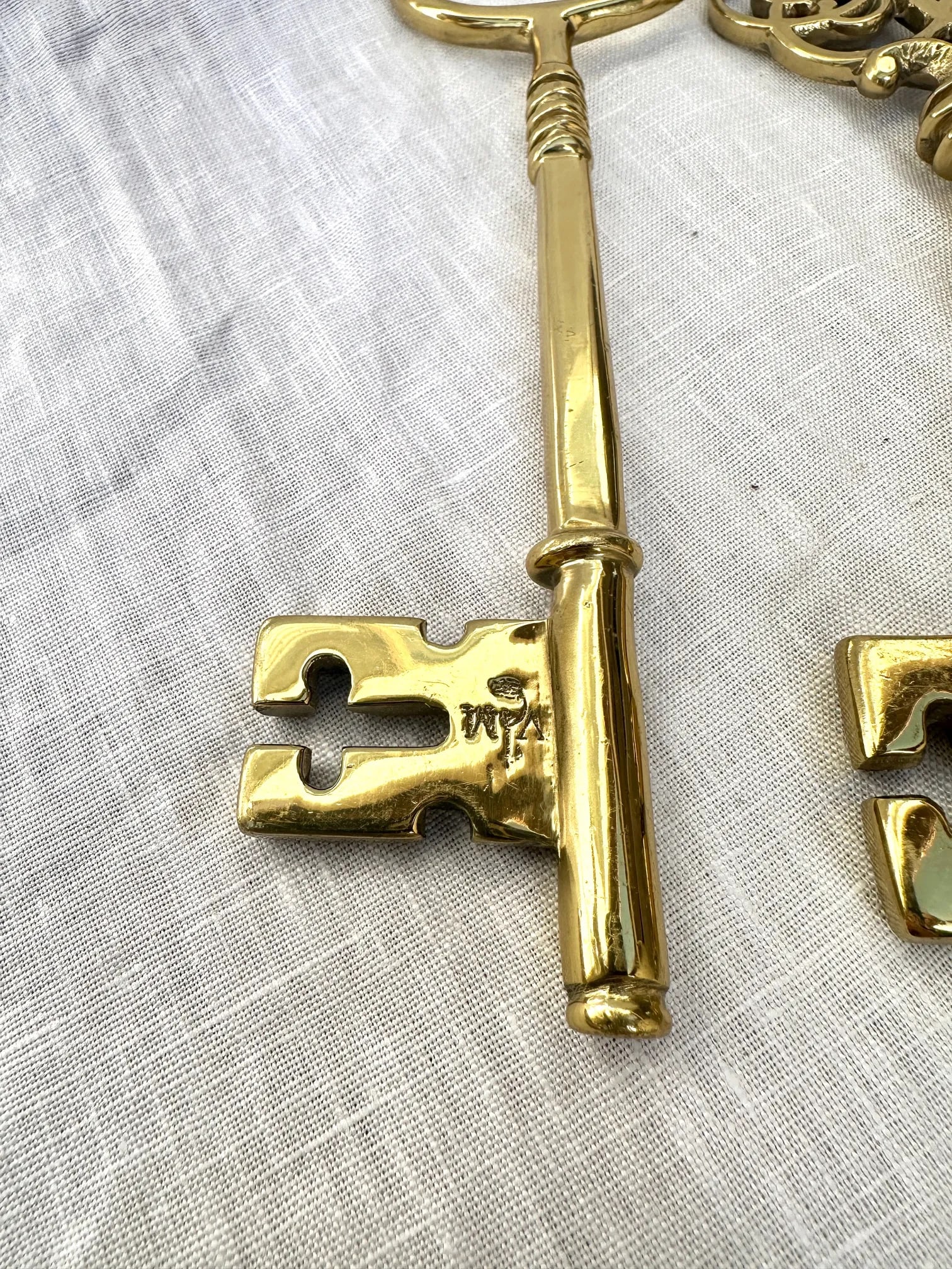 Vintage Pair of Brass Key Paperweights - 3