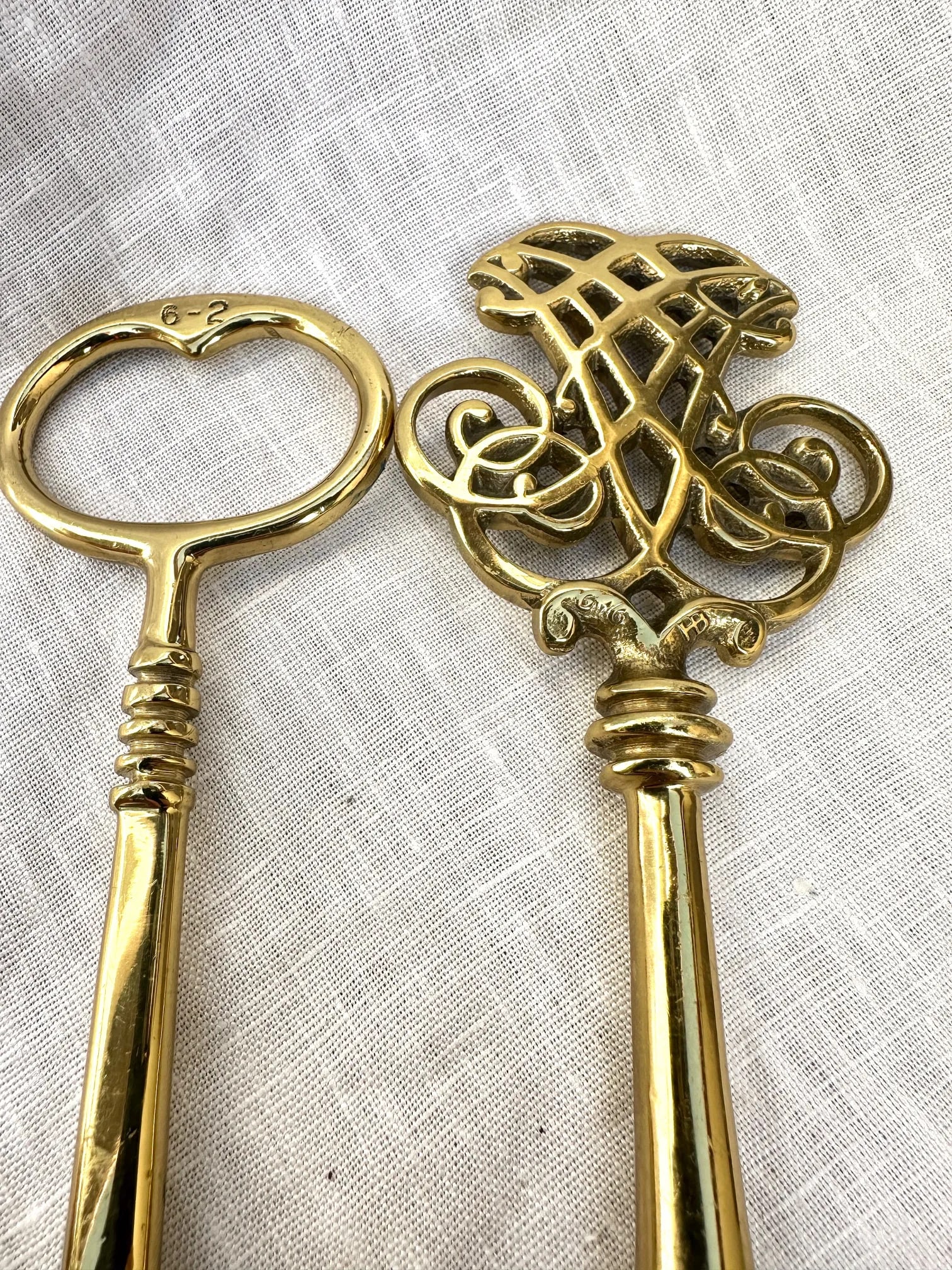 Vintage Pair of Brass Key Paperweights - 5