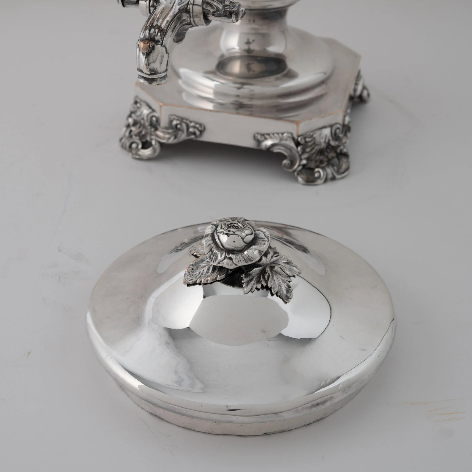 Old Sheffield Plate Hot Water Urn, Harries Family Crest, c.1830 - 10