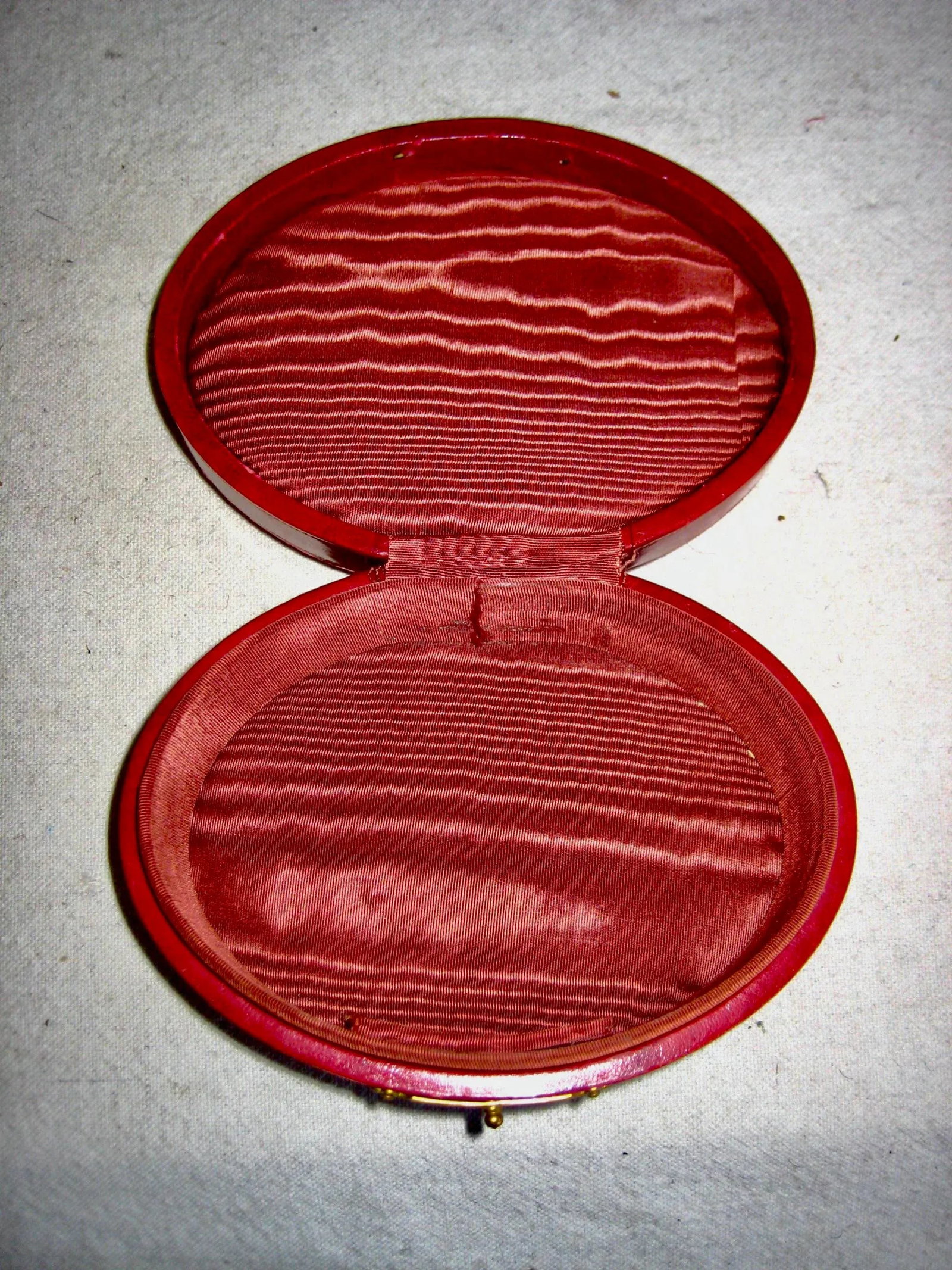 Mid 20th Century Leather Italian Jewelry Box With a Miniature Painting - 5