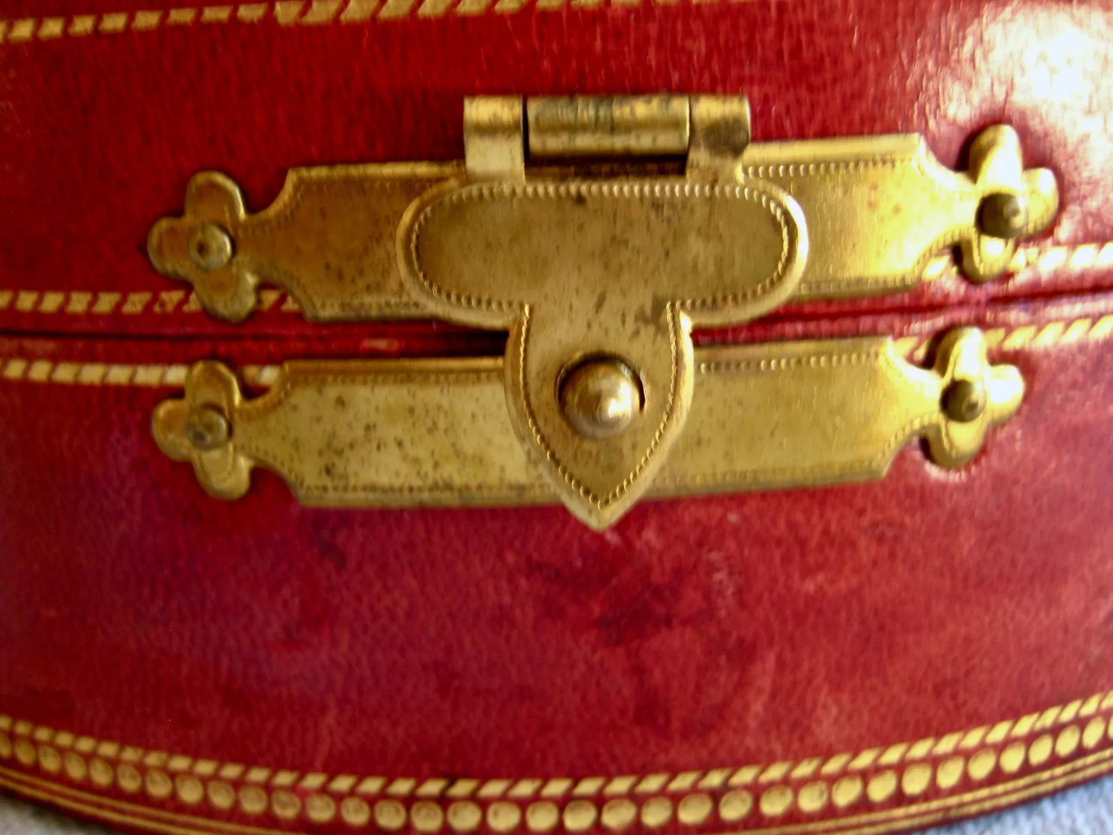 Mid 20th Century Leather Italian Jewelry Box With a Miniature Painting - 6