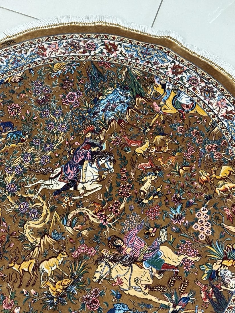Exquisite Silk Round Rug With Imperial Hunting Scene Carpet - 5