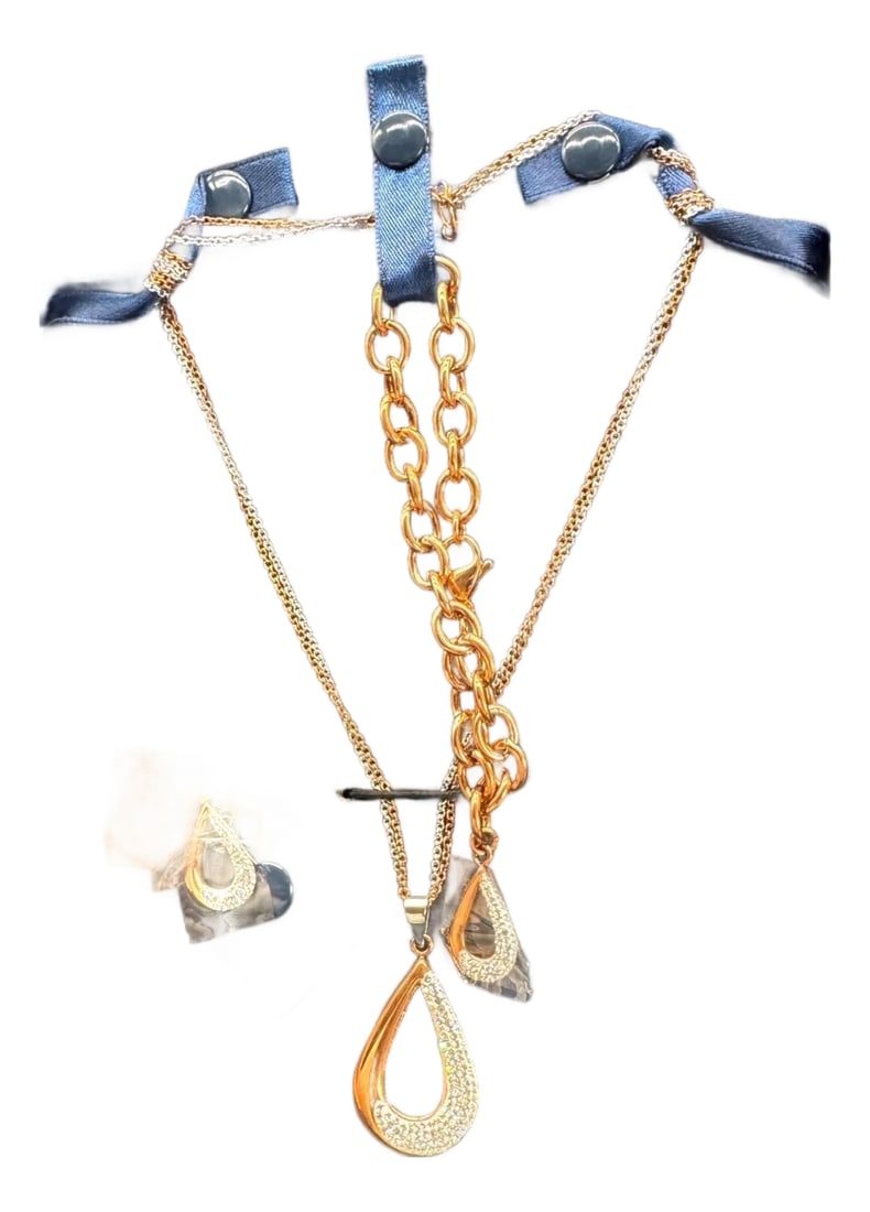 Stauer Gold Teardrop Diamondaura Set, Stauer Jewelry, 4 Pieces: Beautiful vintage STAUER set, never opened and used. This set features a teardrop-shaped pendant necklace, pendant bracelet and matching earrings in a gold finish with Stauers select Diamondaura