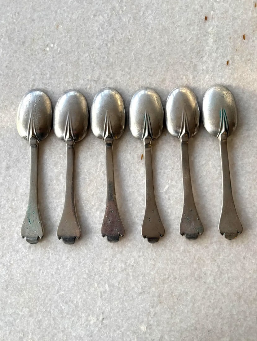 17th Century English Provincial Silver Spoons With Protective Red Suede Covering - Set of 6 Spoons - 4