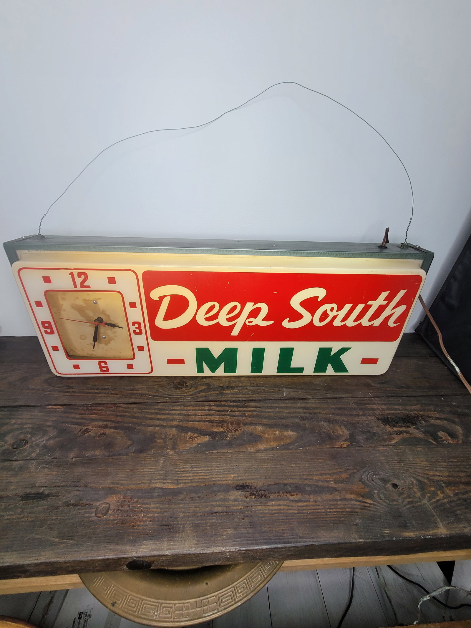 Mid 20th Century Deep South Milk Light-Up Advertising Clock by the Countryman Co. - 6