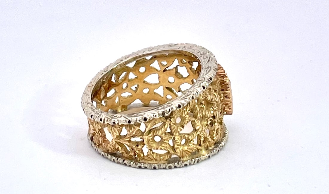 18k Renaissance Inspired Ring W/Emerald Center, Size 7.25 - 11