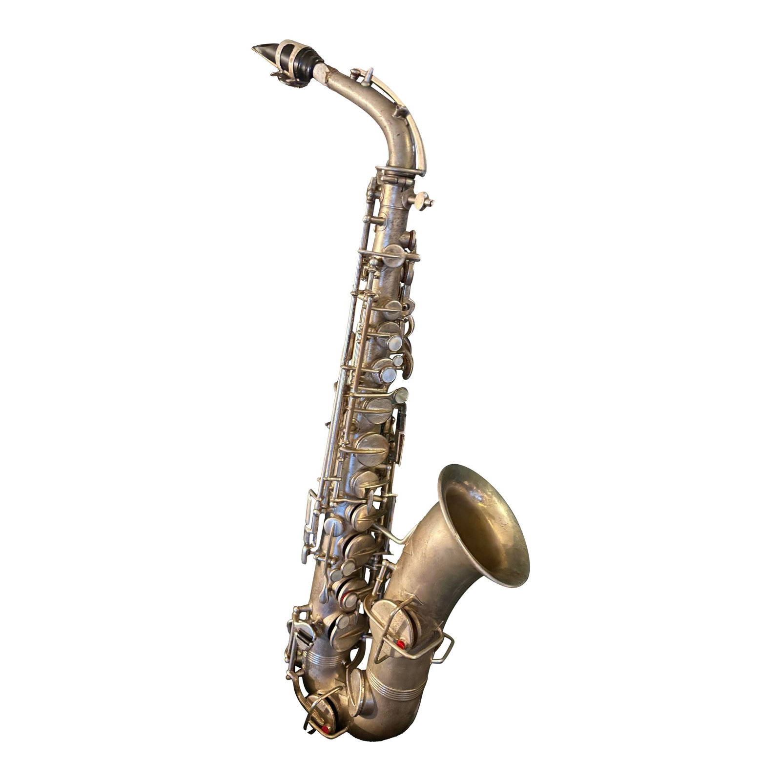 Vintage Silver Plated Wurlitzer Low Pitch Alto Saxophone: Vintage Wurlitzer Alto Saxophone with a classic silver-plated finish, made in the USA. This instrument features ornate floral engraving on the bell and mother-of-pearl key touches. It is a beautiful