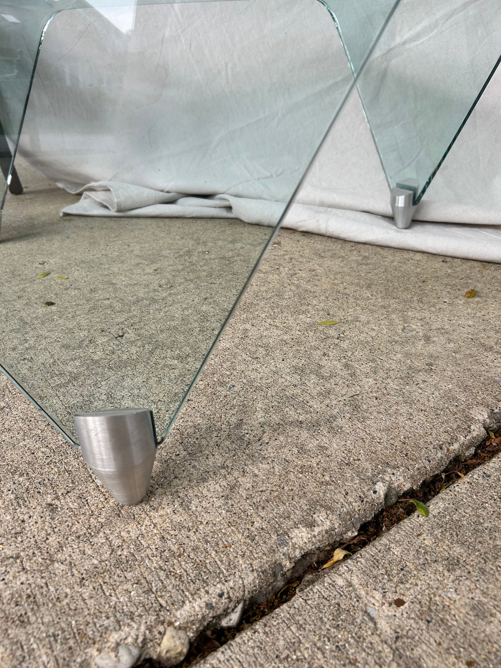 Sculptural Triangular Bent Glass Cocktail Table | Attributed to Fiam Italia | Italy, Circa - 4