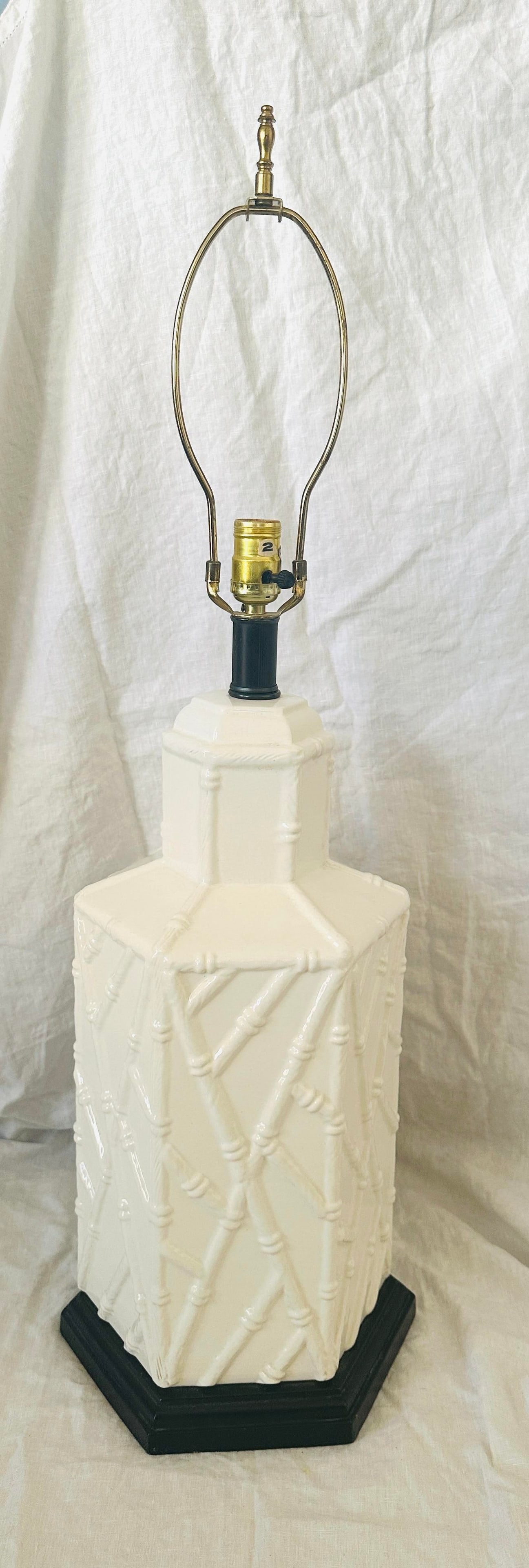 1960s White Ceramic Hexagonal Bamboo Relief Table Lamp - 9