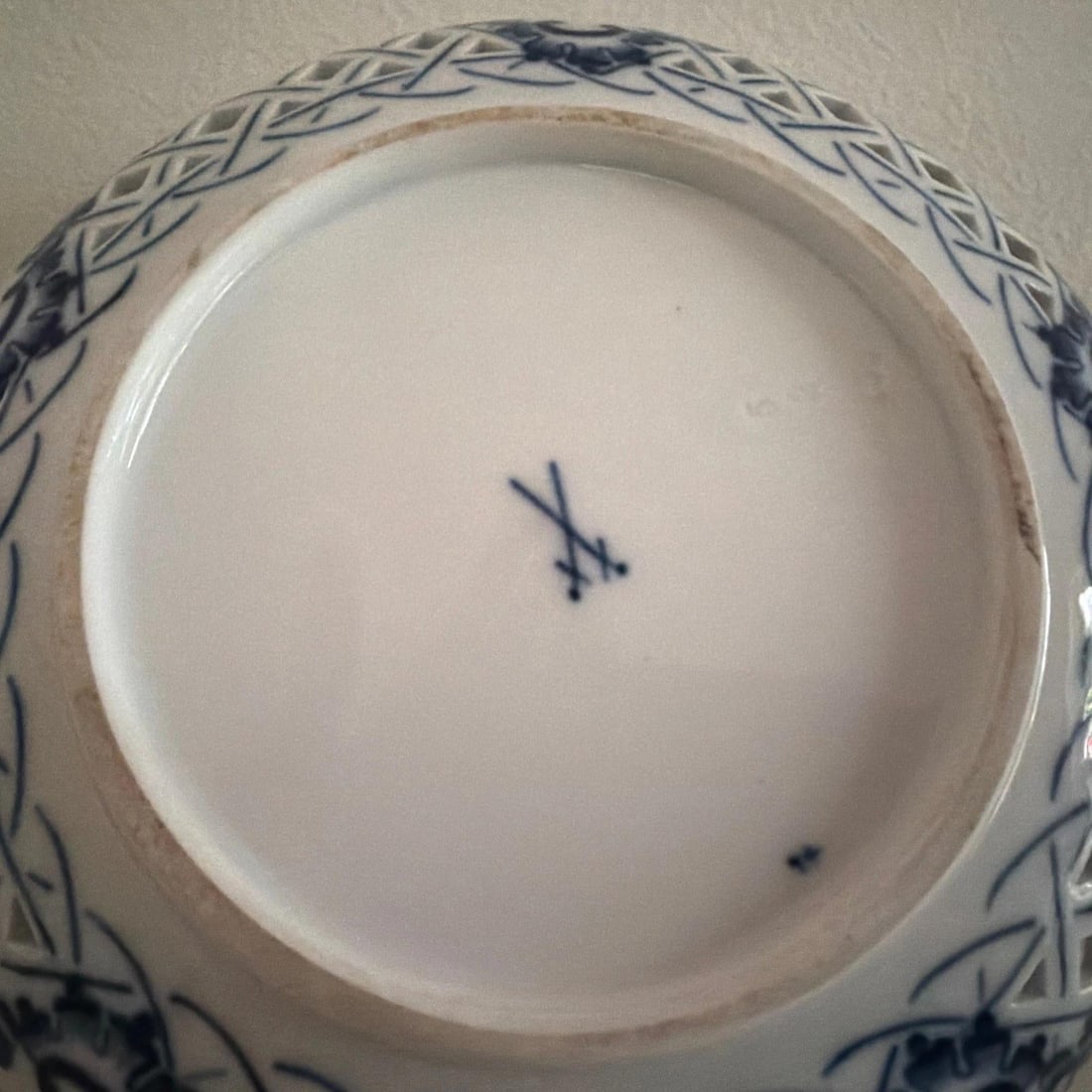 Two Antique Meissen Blue Onion reticulated serving dishes with crossed swords hallmark - 13